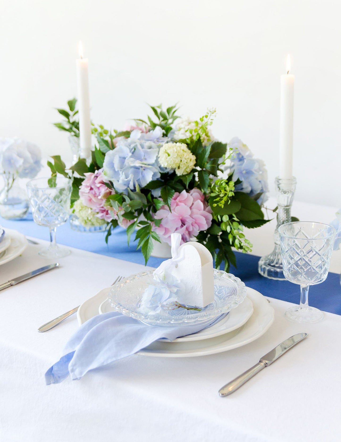 10 bílých kartonových krabic na laskavosti 10 x 9 x 3 cm s arabeskami