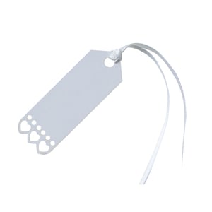 10 bílých srdcových visaček s saténovou stuhou 7 x 2 cm na svatbu