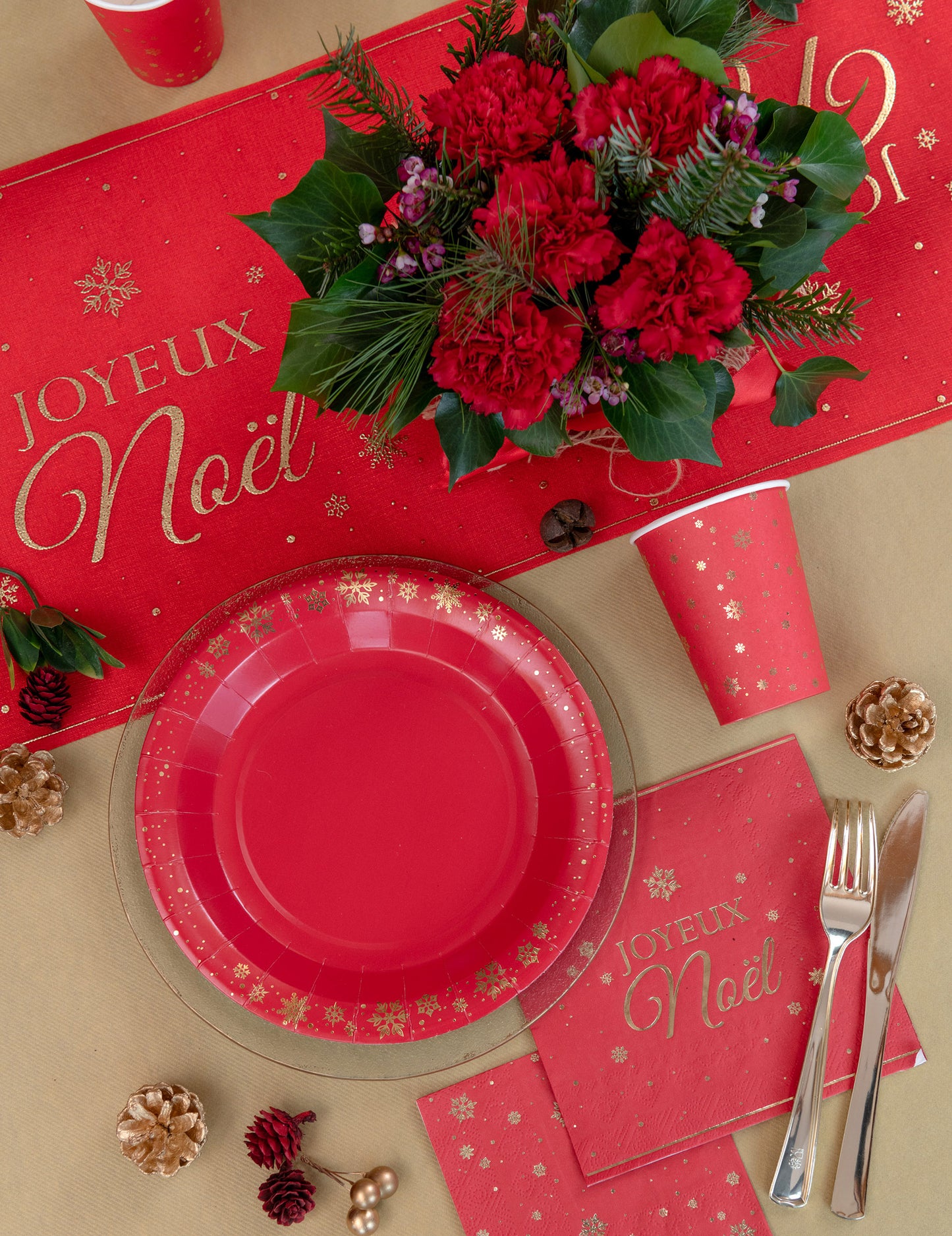 10 kartonových kelímků z vloček červeného zlata 27 cl na stůl