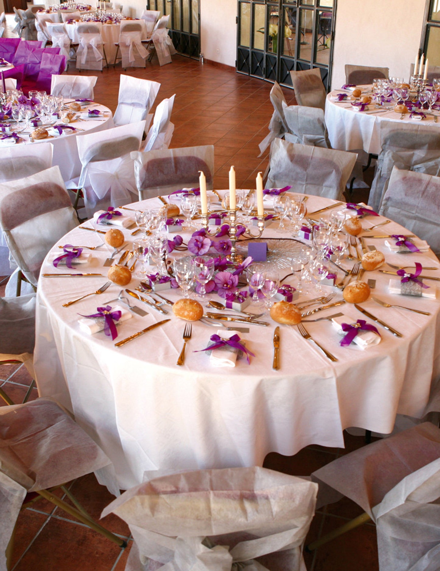 10 bílých prémiových potahů na židle 50 x 95 cm v vázané netkané textilii