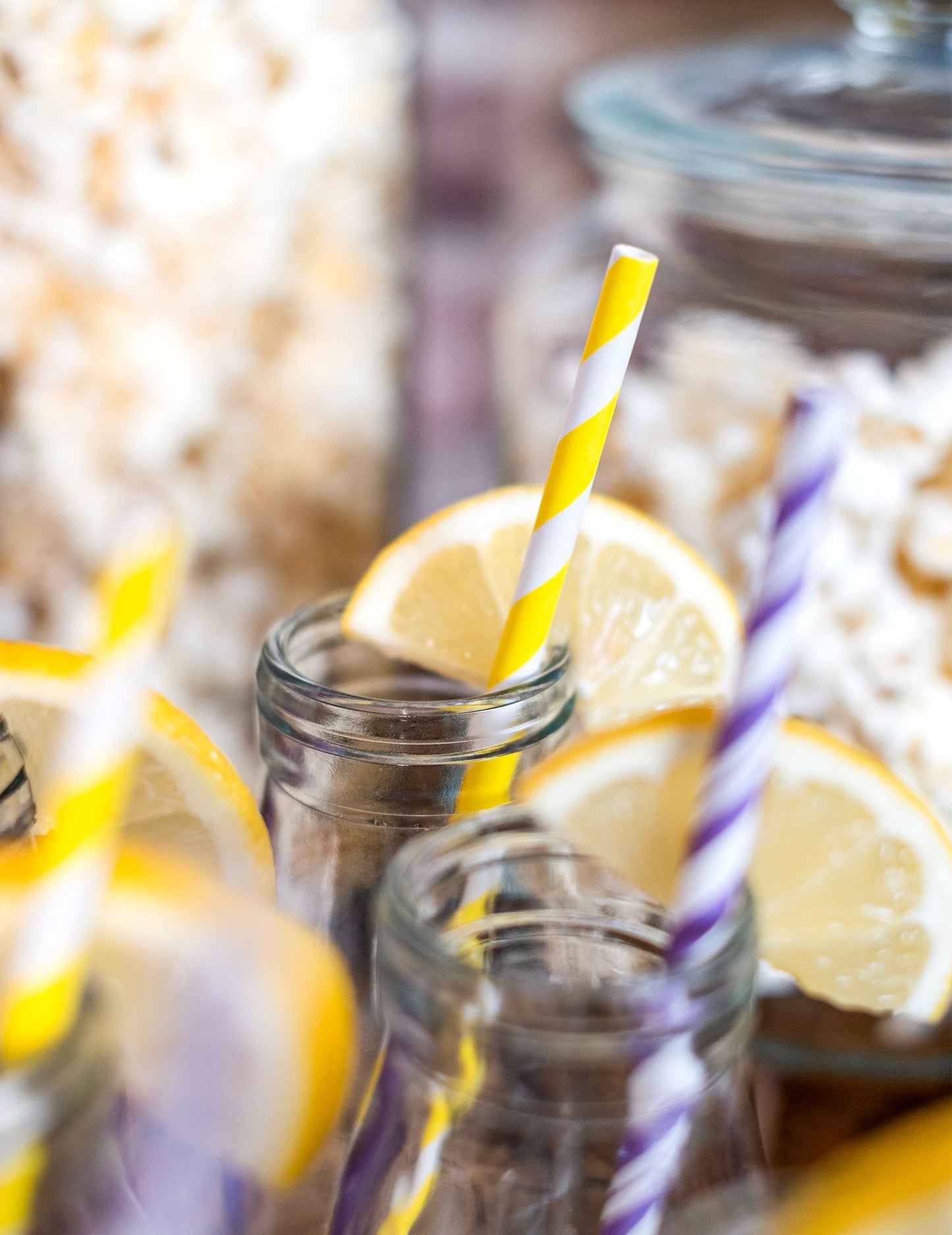 10 žlutých pruhovaných kartonových brček 19.5 cm na koktejly