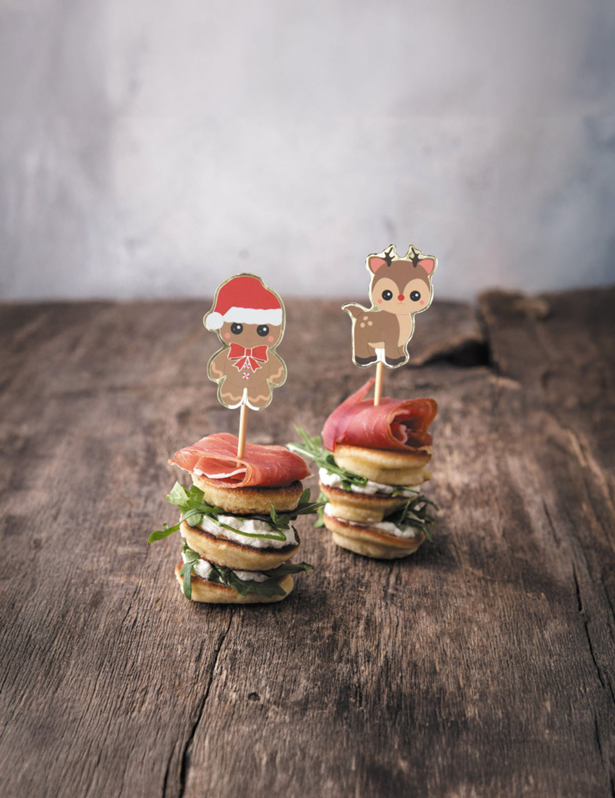 Mise en situation des pics à cocktails rennes et pain d'épice pour Noël