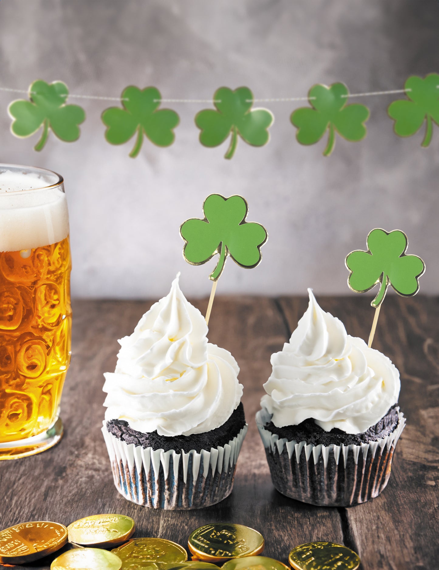 10 dřevěných jetelových trsátek ke Dni svatého Patrika 8 x 5 cm