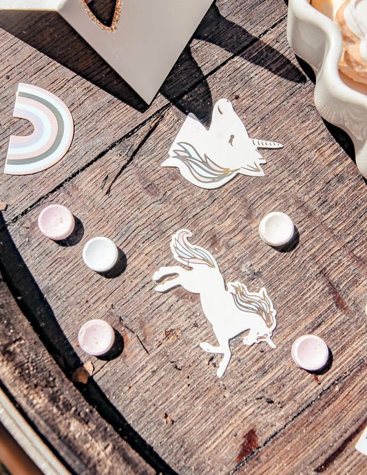Confettis de licorne pour table pastel et or
