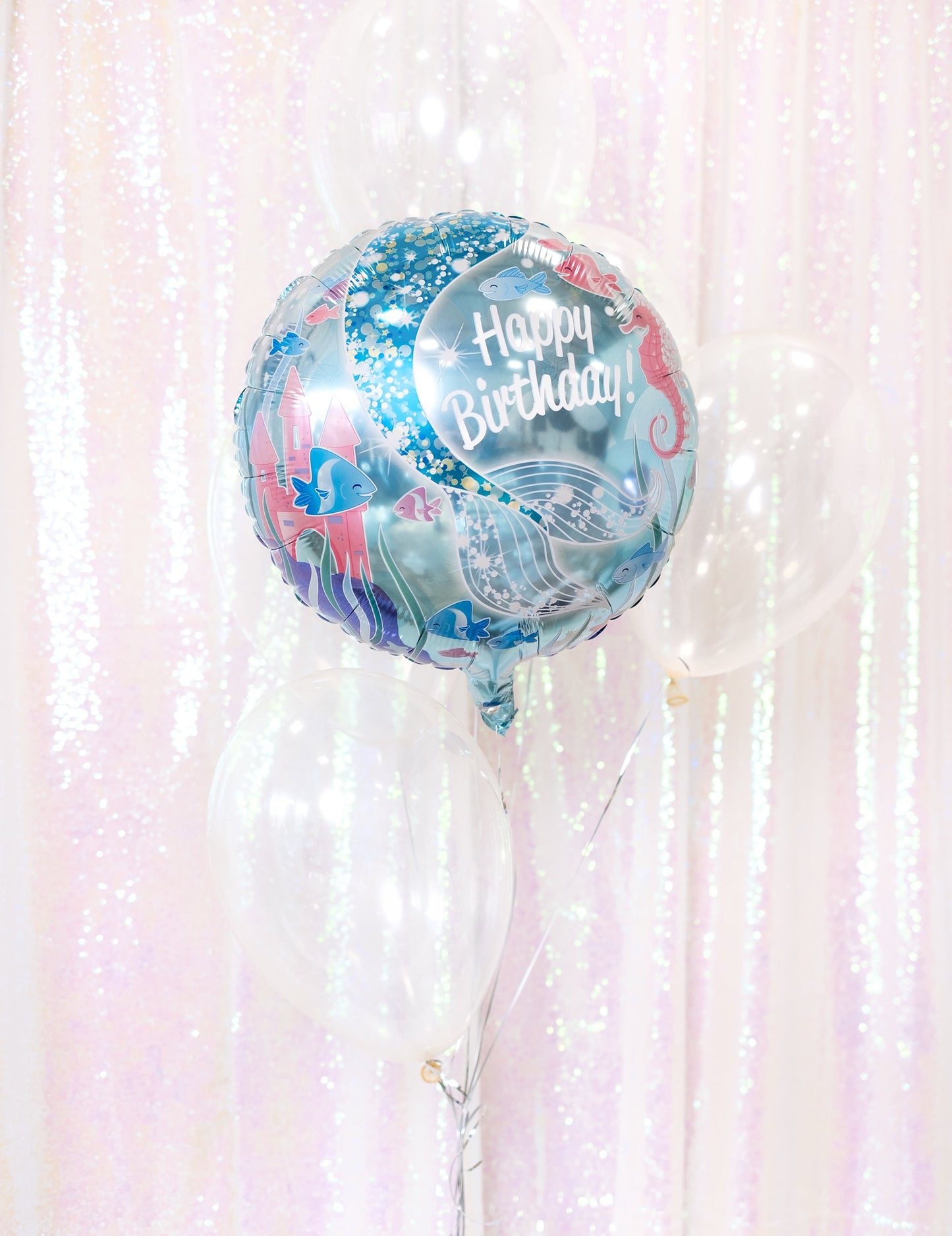 Dekorativní kytice složená z průhledných balónků na oslavu