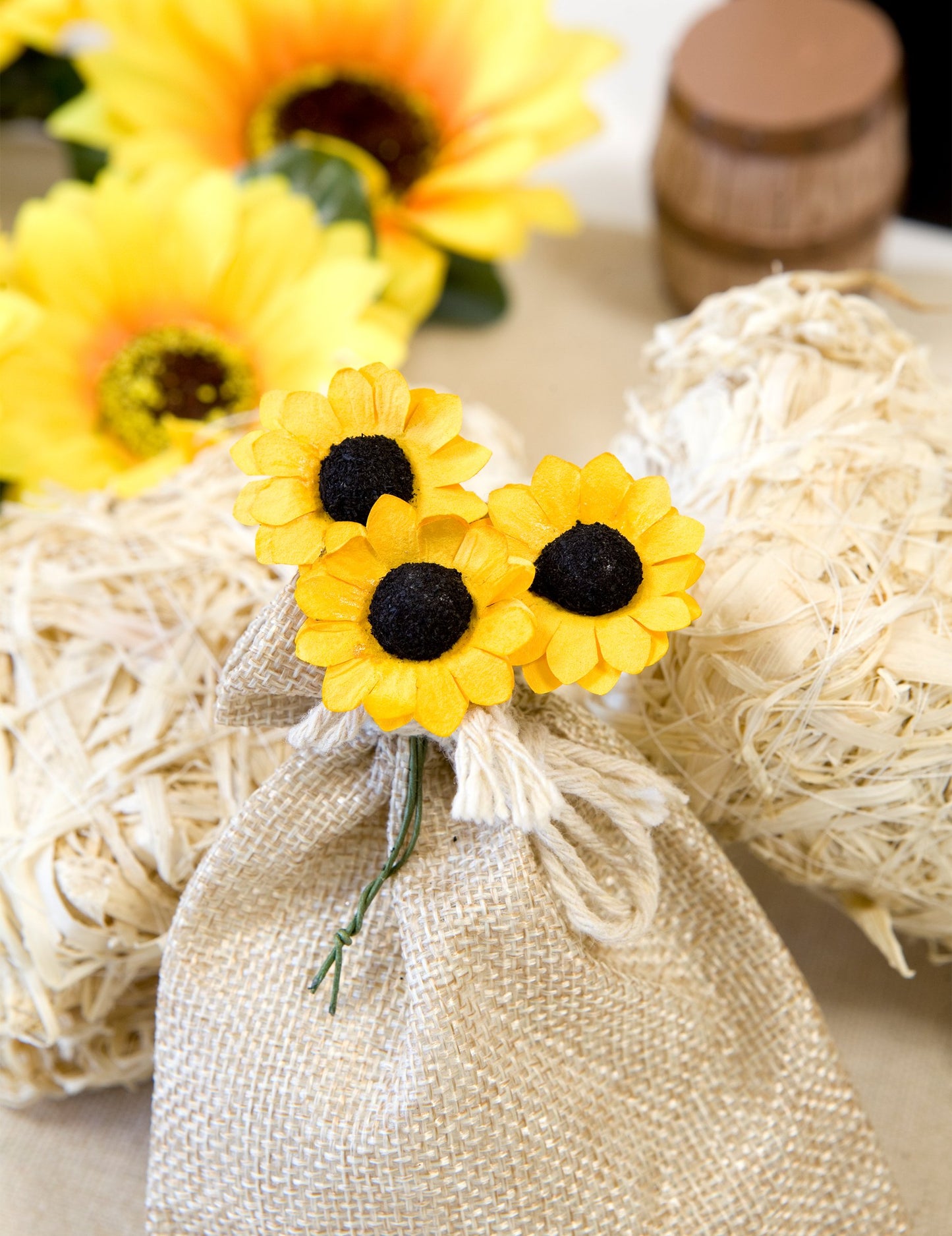 12 žlutých lučních květin 2,5 cm typu slunečnice