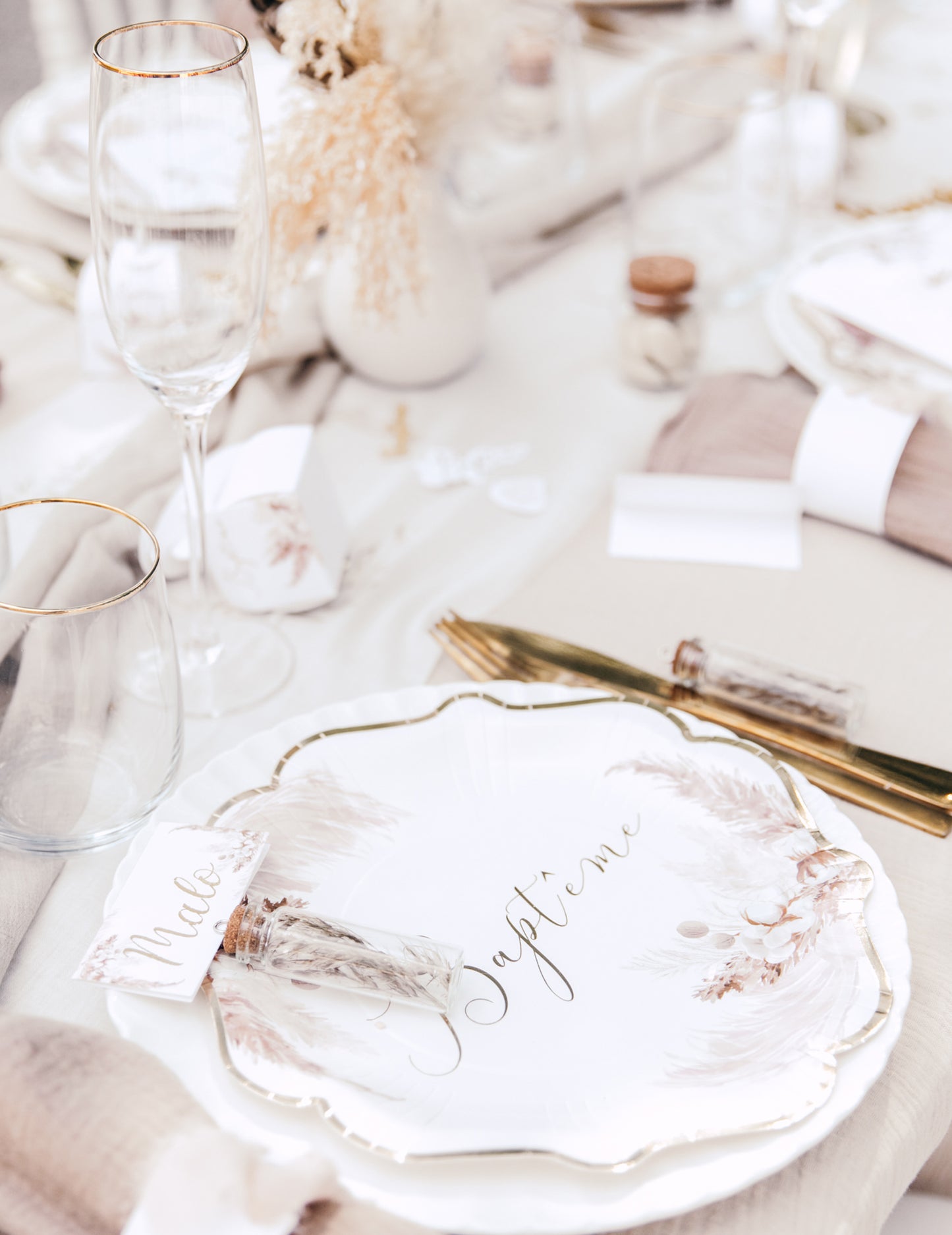 16 křestních papírových ubrousků pampy a bavlníkových květů 32 x 32 cm zlatá