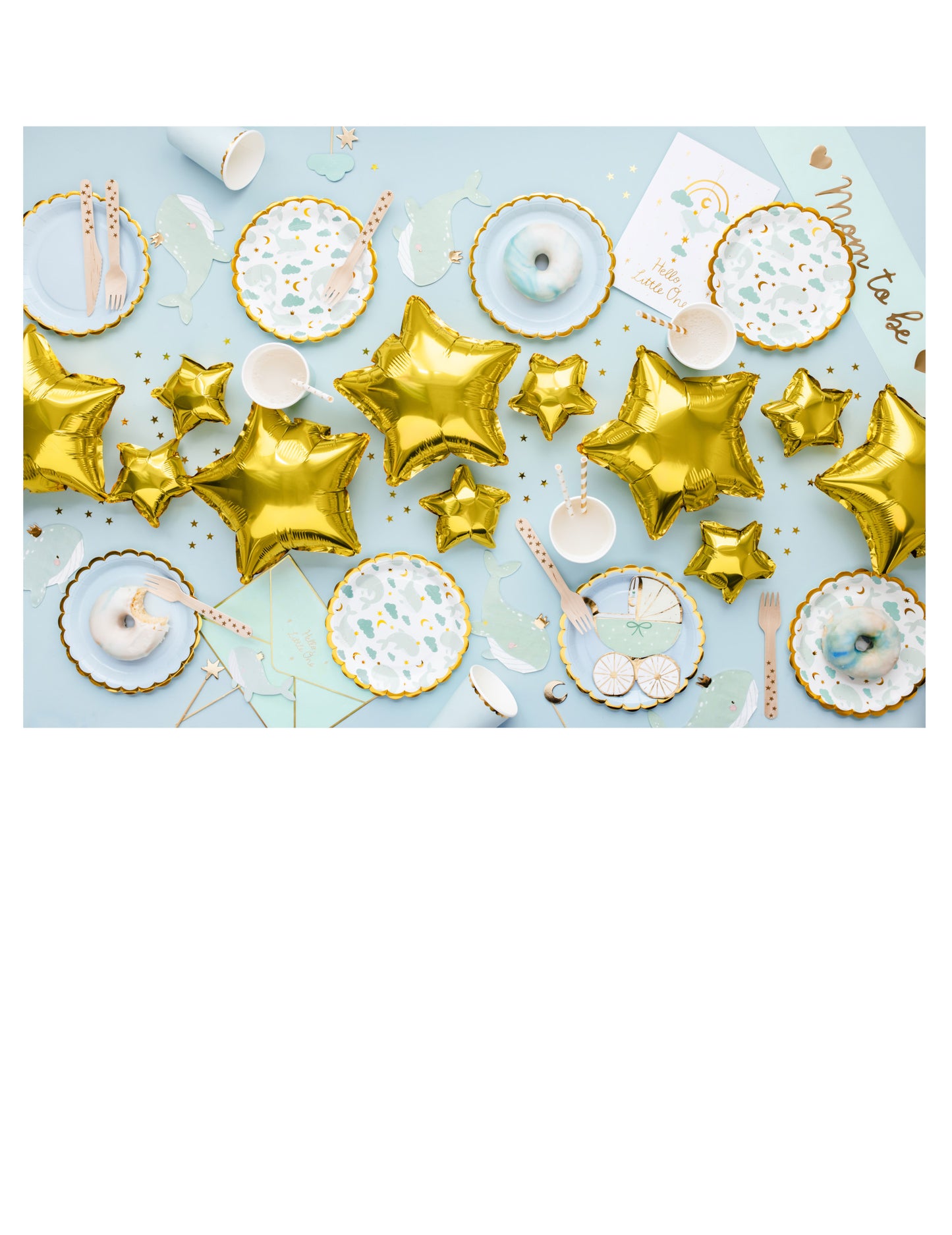 20 nebesky modrých papírových ubrousků se zlatou korunou