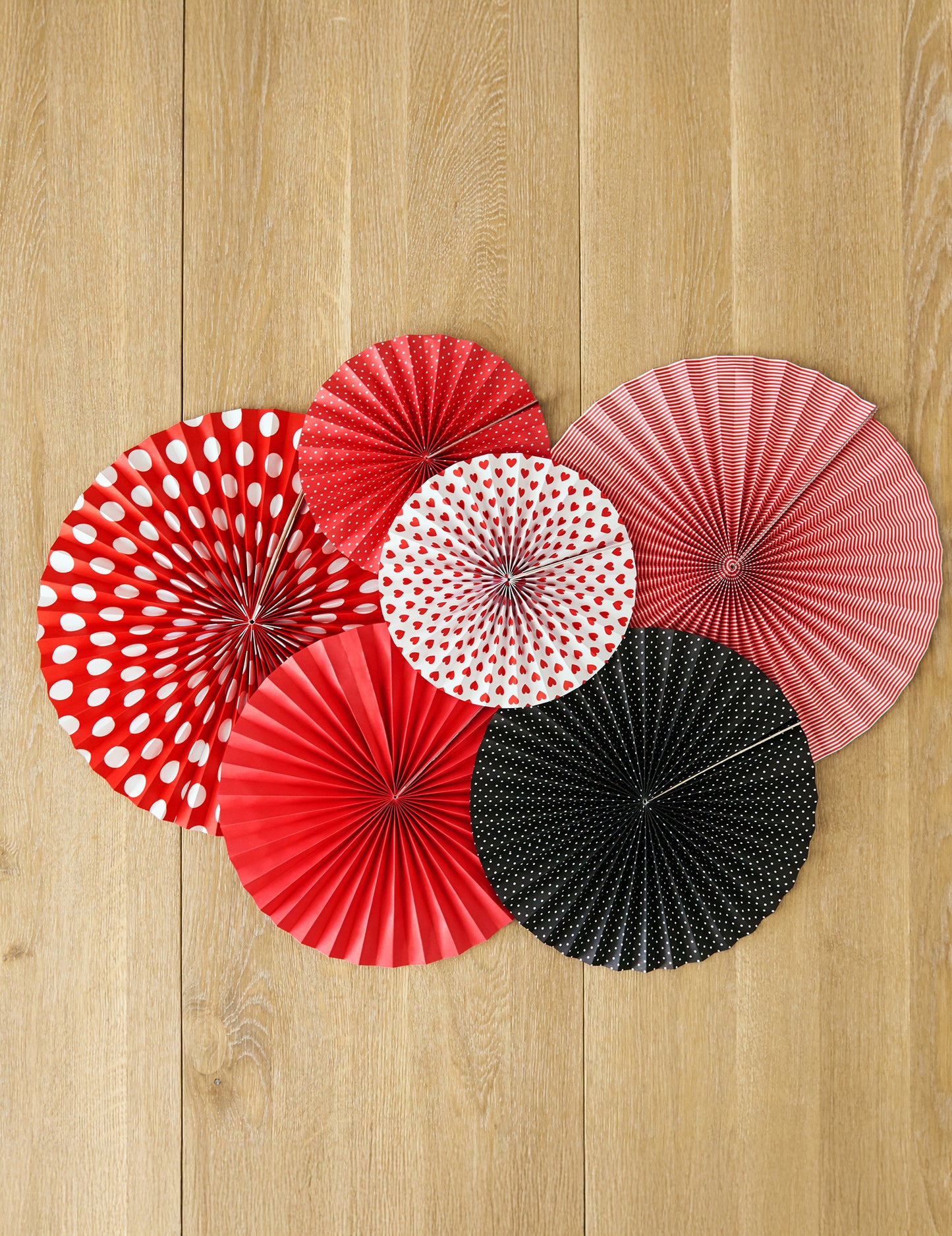 3 rozetové dekorace v puntíkovaném kartonu 23, 32 a 40 cm pověsit