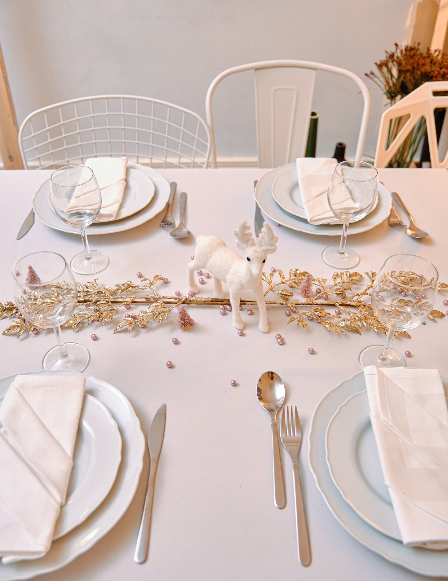 3 malé umělé stromky z růžového zlata 5,5 x 2,5 cm