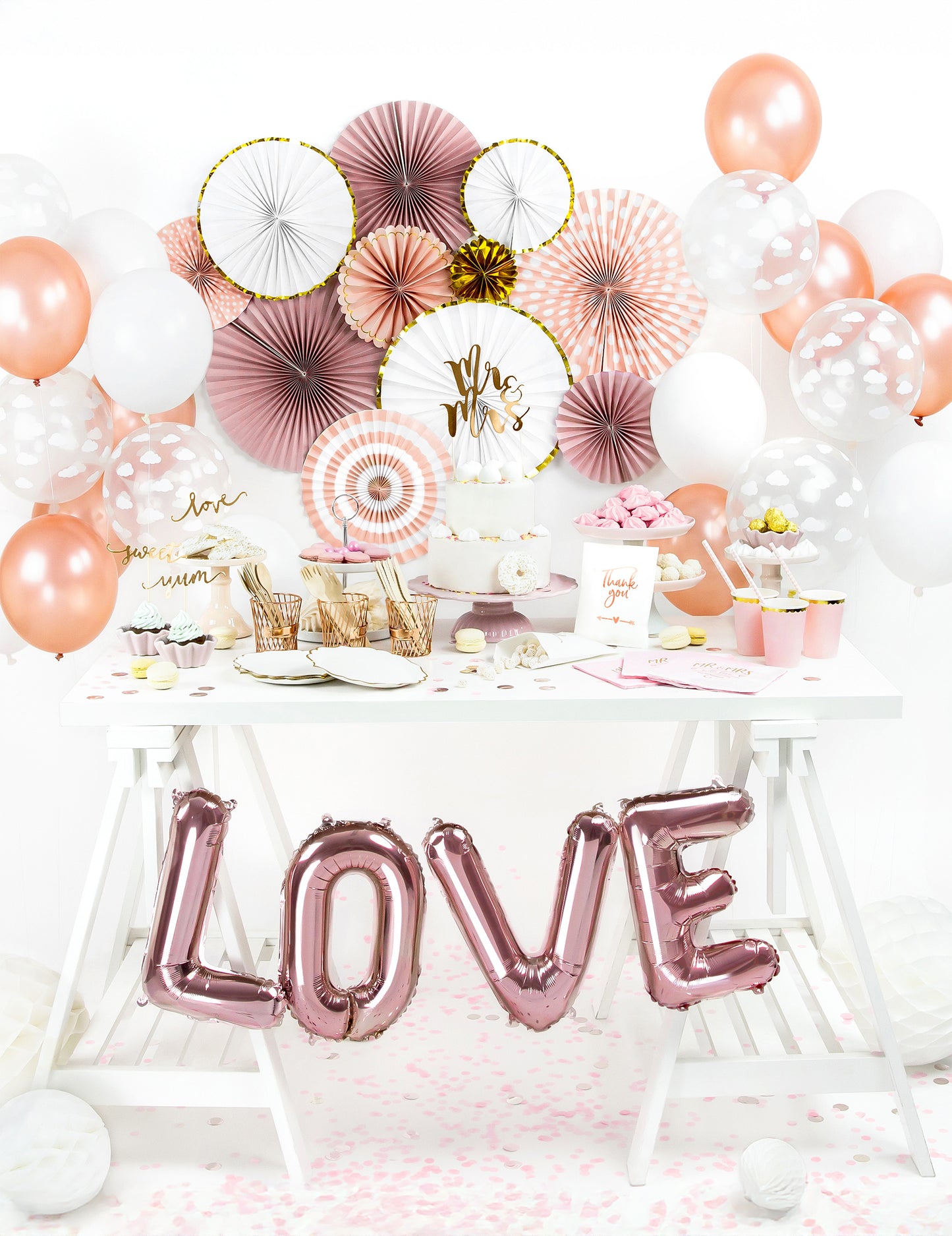 3 bílé a zlaté papírové rozety 40, 32 a 23 cm na ozdobu