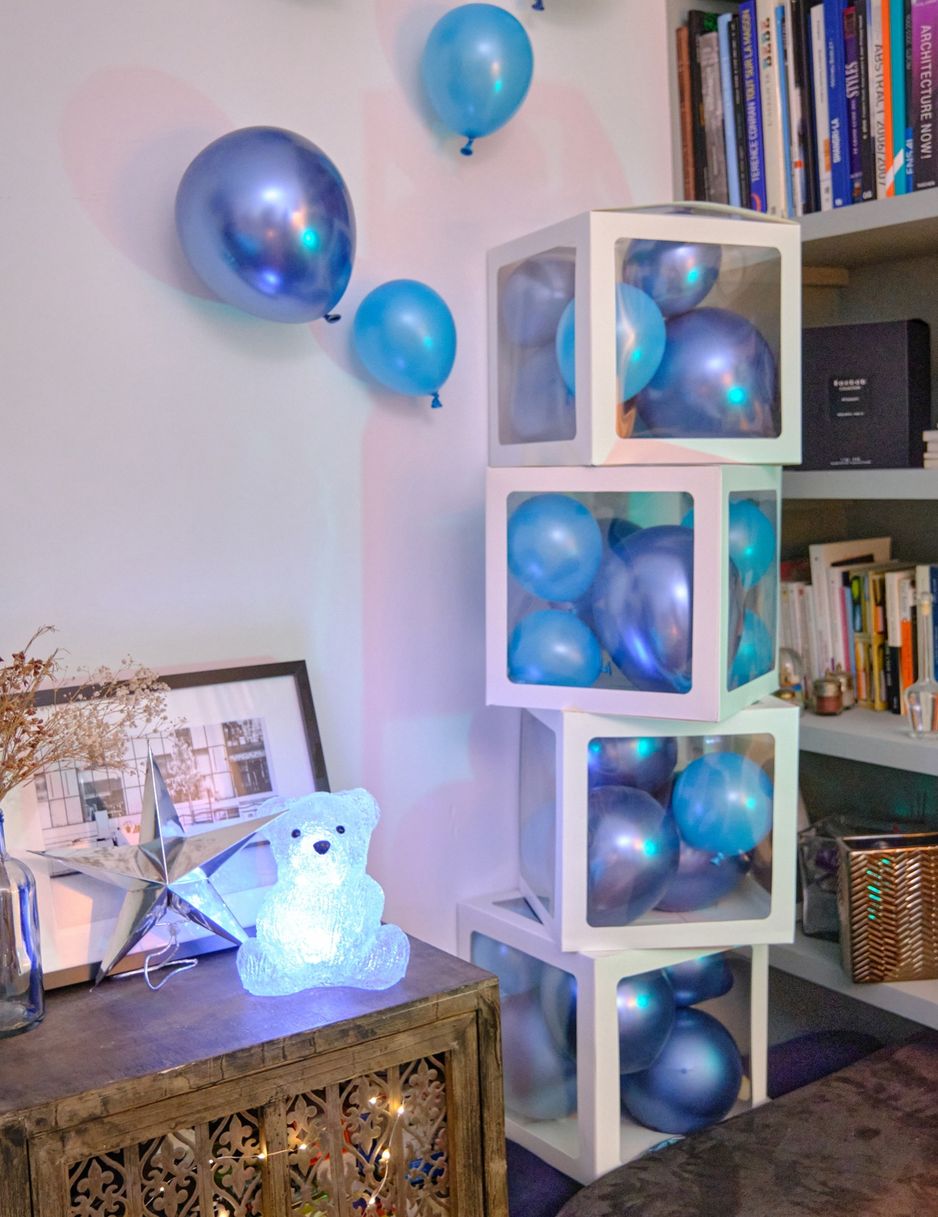 4 bílé průhledné balónkové kostky 30 cm přizpůsobitelné dekorace