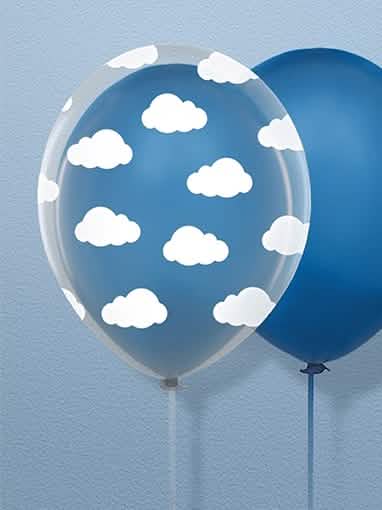 Gros plan sur le motif des ballons en latex naturel nuages transparents et blancs