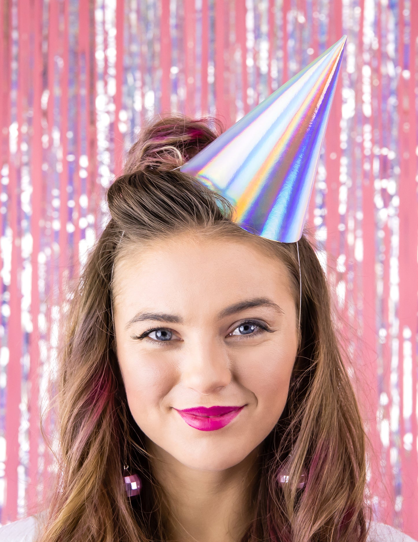 6 duhových kartonových párty klobouků 10 x 16 cm s elastickou