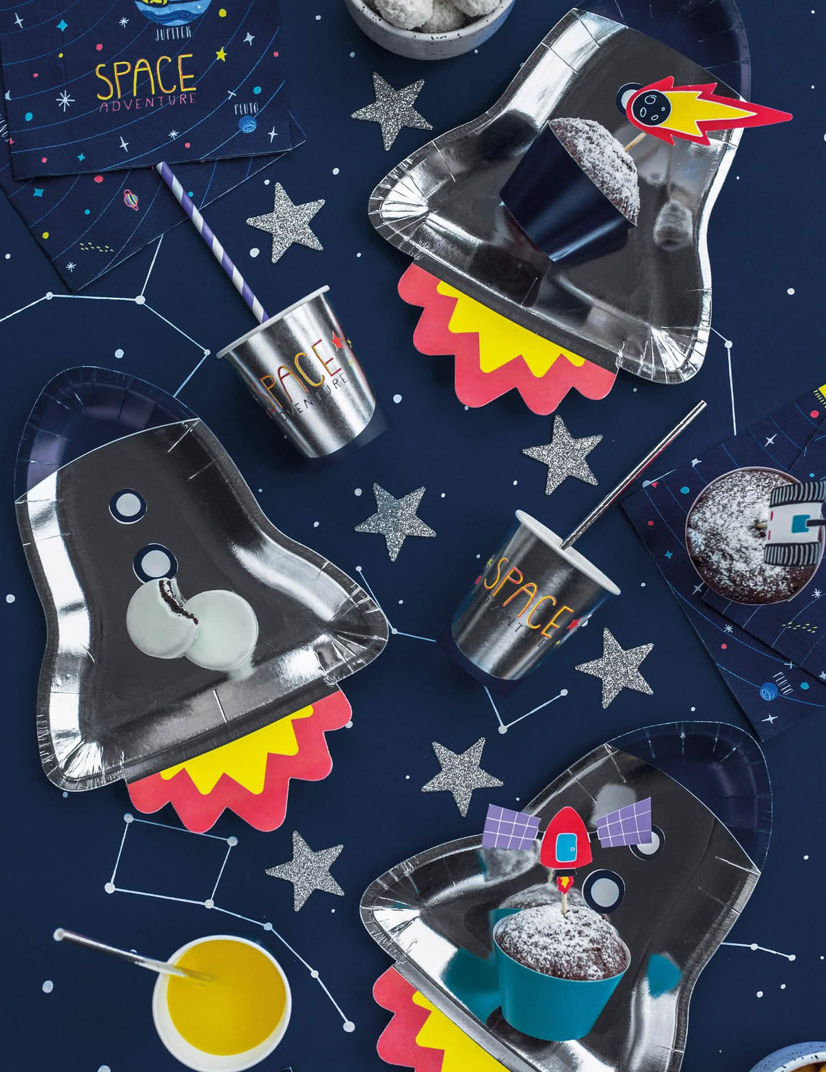 Stolová dekorace na párty s papírovými kelímky Space Adventure
