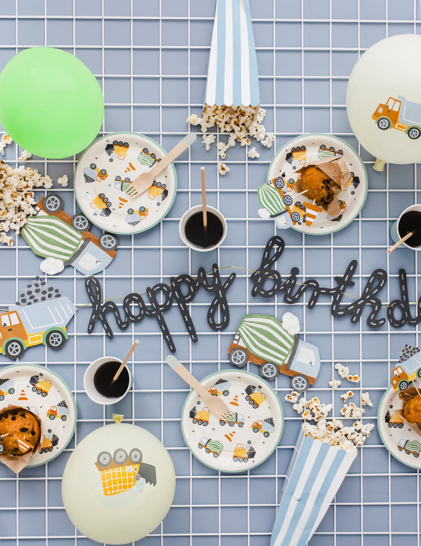 6 malých poznávacích značek stavebních nákladních vozidel 18 cm