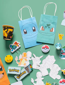 8 papírových dárkových tašek s motivem Pokémonů