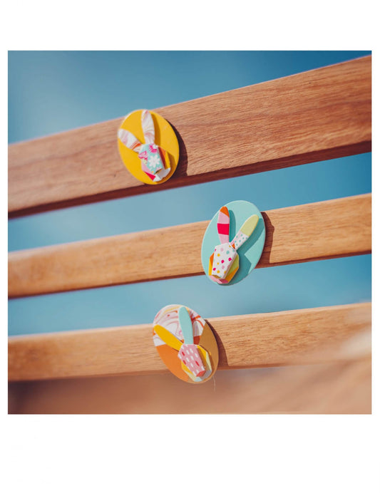 Mise en situation des 6 stickers lapins graphiques pour Pâques