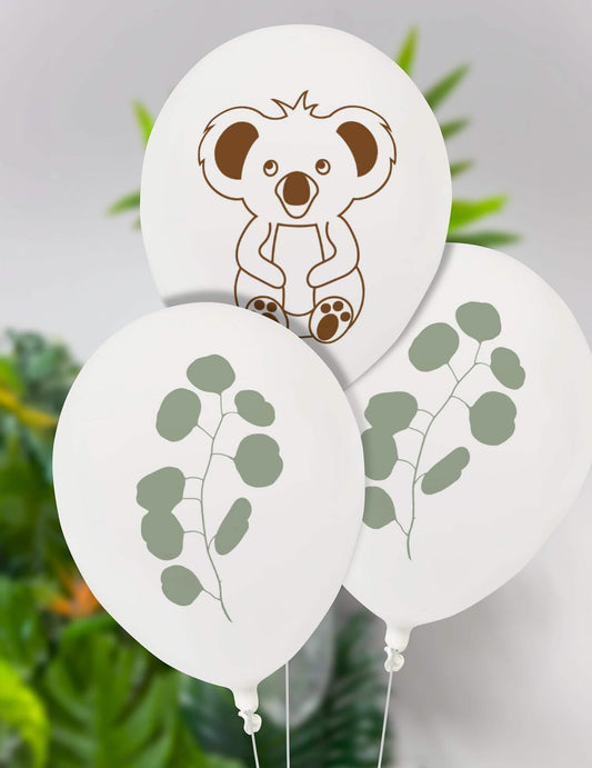 Gros plan sur les imprimés des ballons en latex koala et eucalyptus