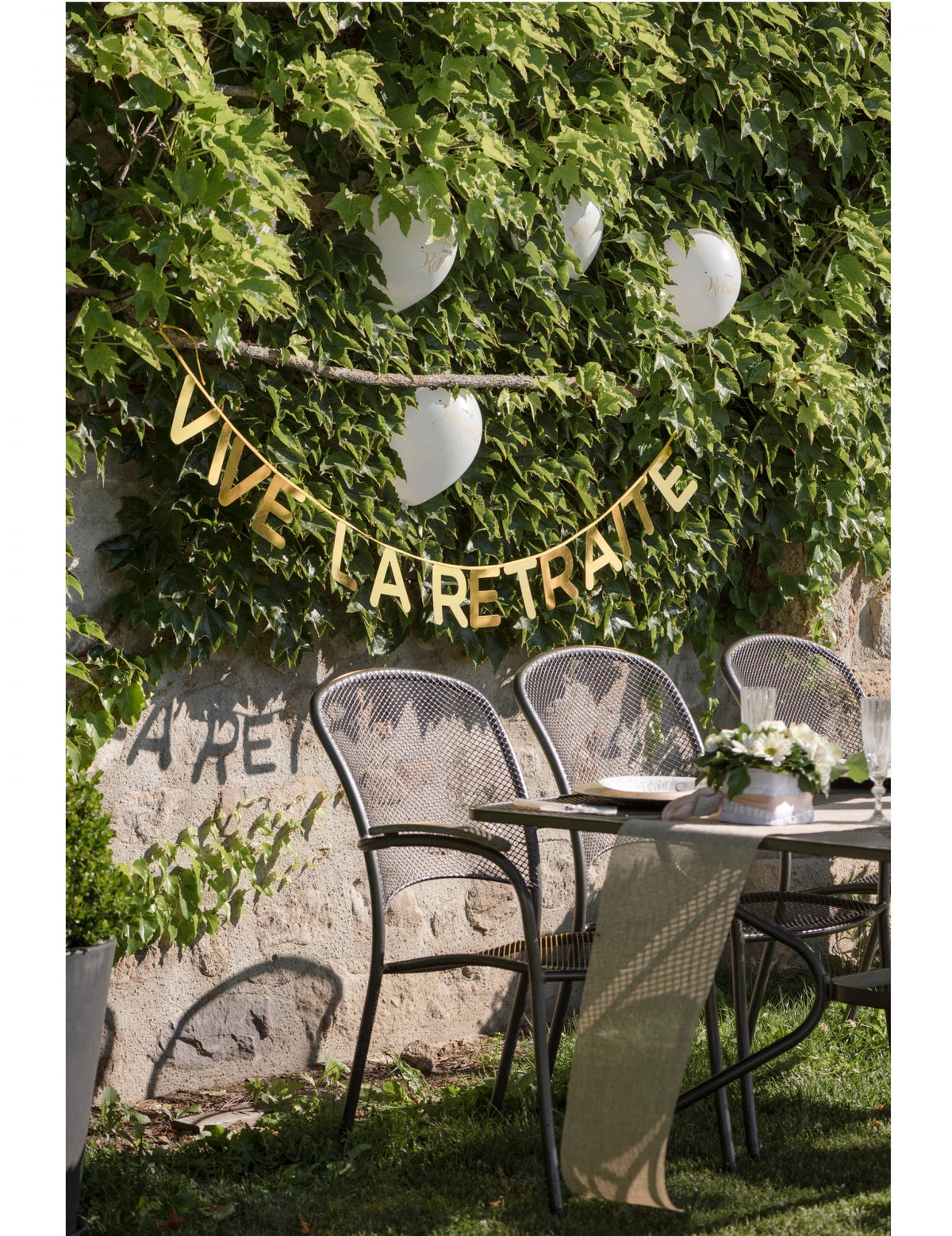 Mise en situation décorative des ballons en latex Vive la retraite