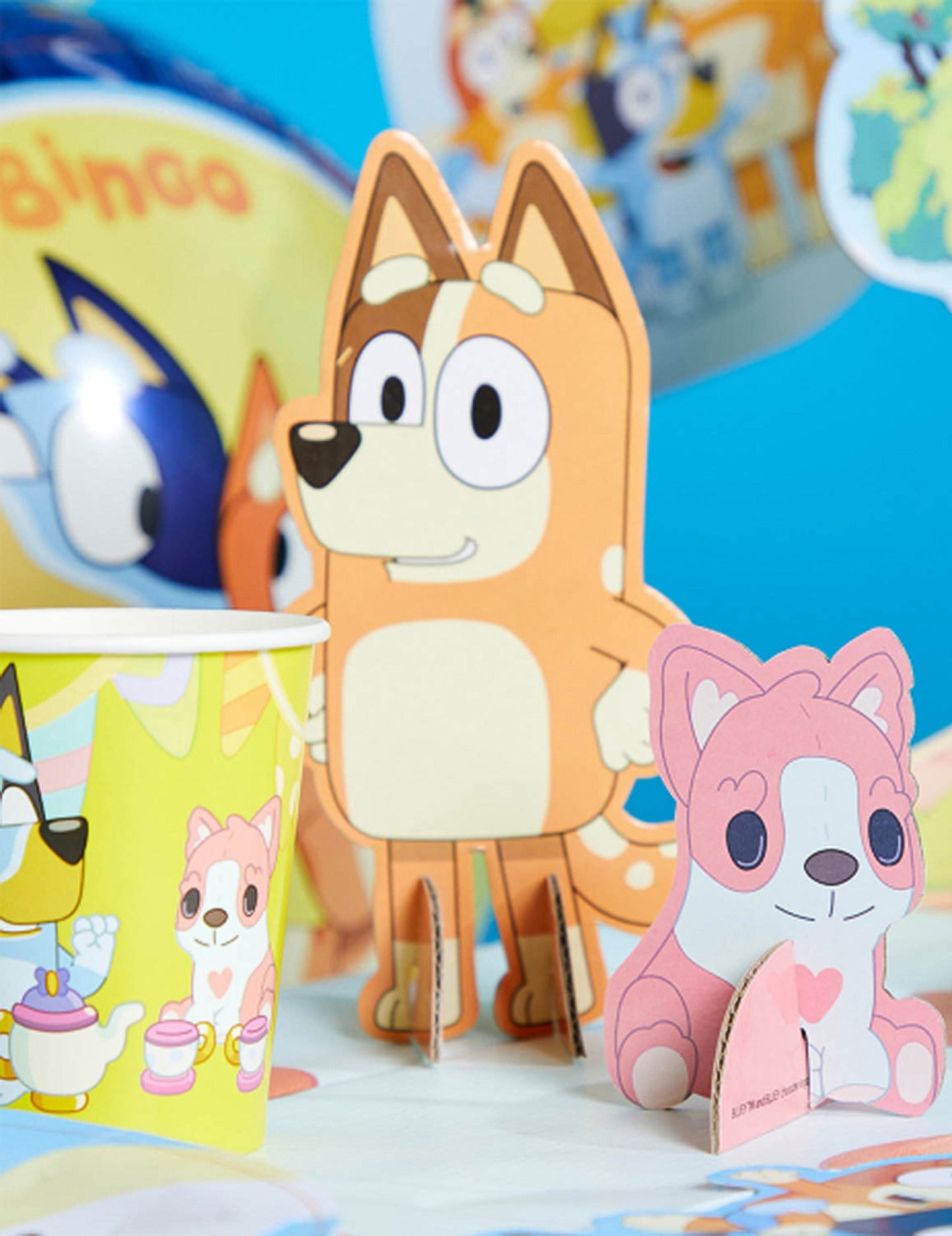 8 modrých kartonových kelímků o objemu 266 ml