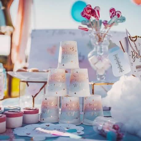 Papírový pyramida kelímků pro dívku nebo chlapce na baby shower