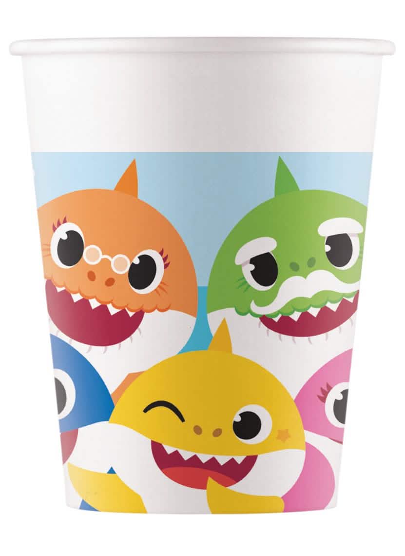 Barevné papírové kelímky Baby Shark ilustrované na narozeniny