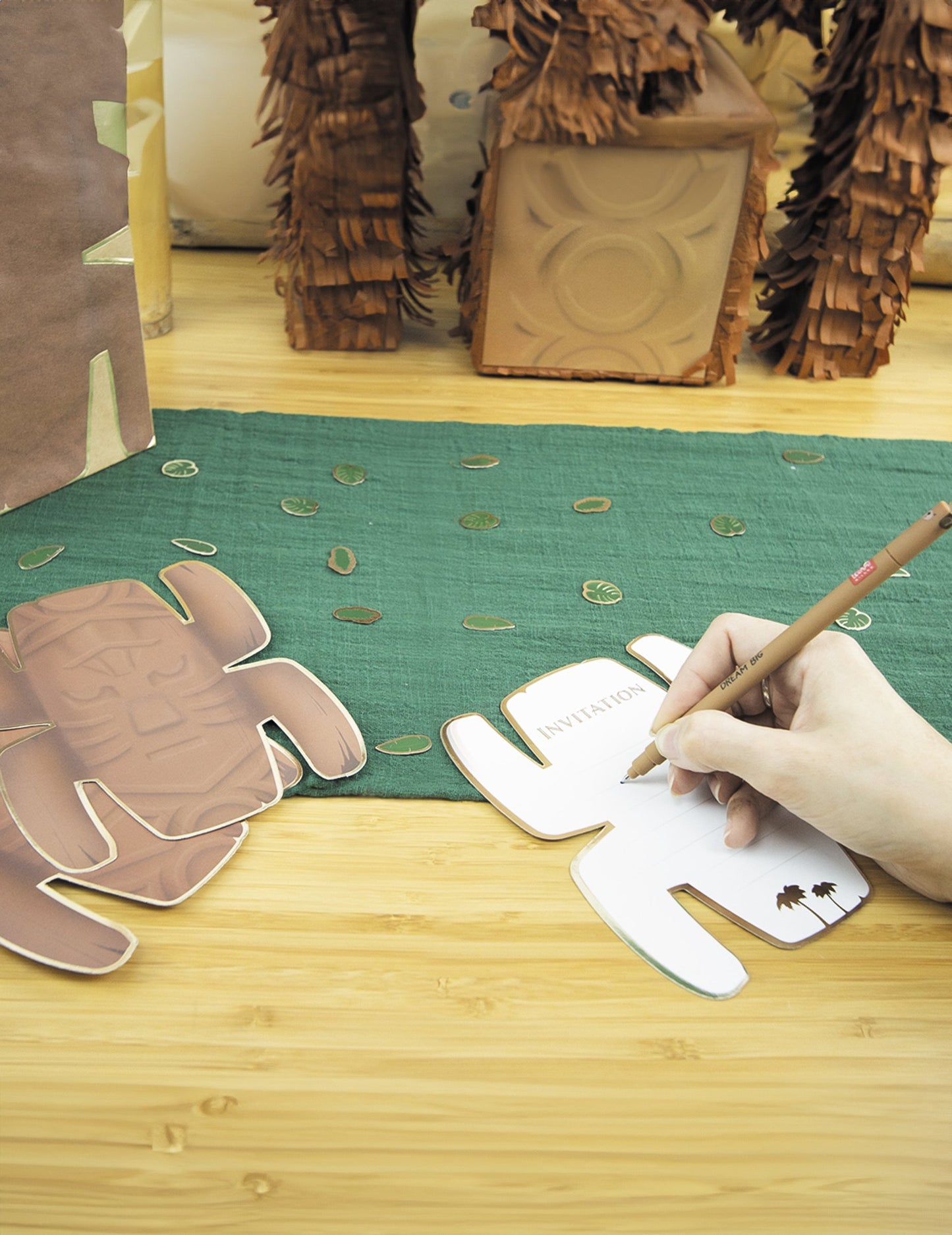 8 pozvánek na totem dobrodruha