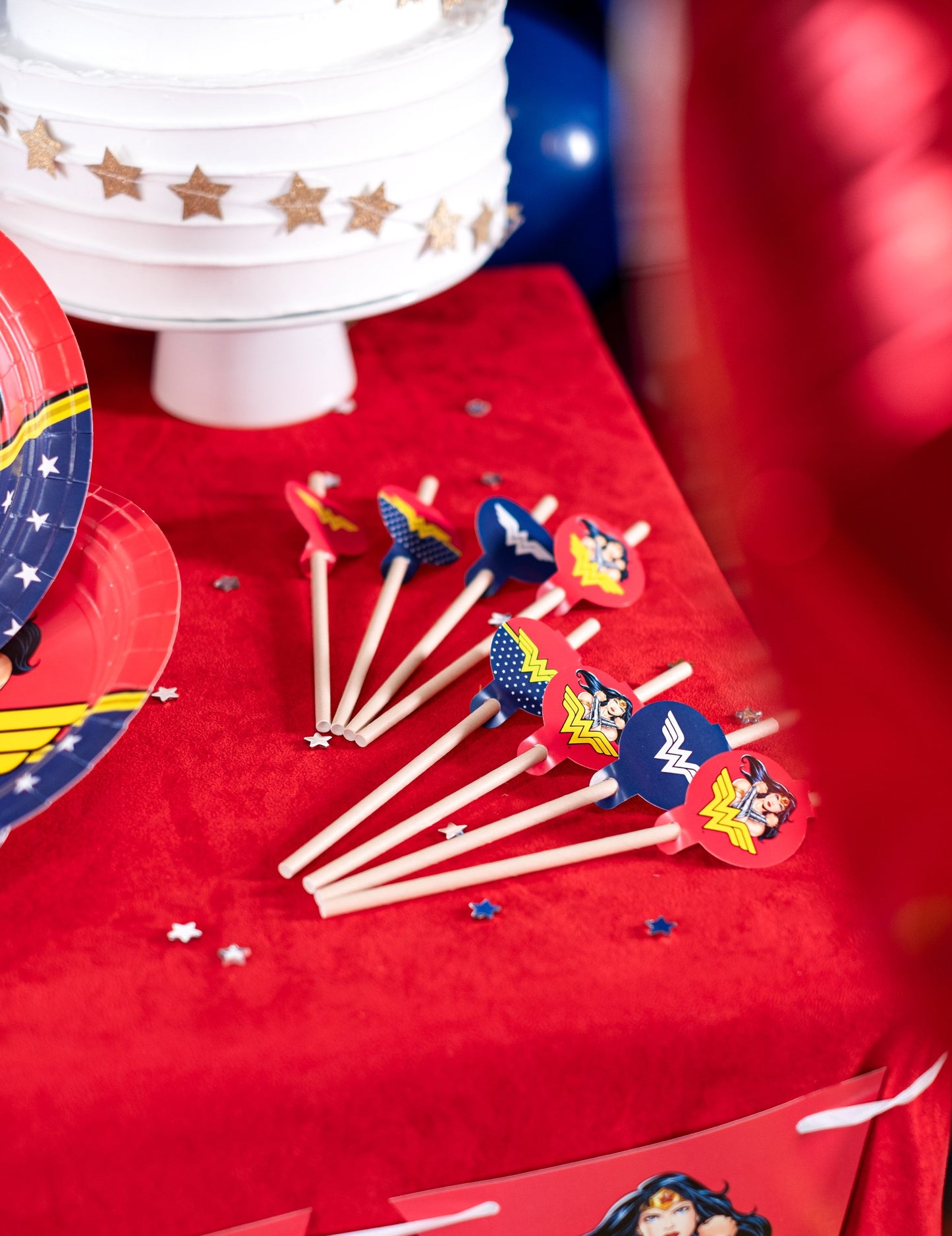 8 Wonder Woman 20 cm kartonový medailon