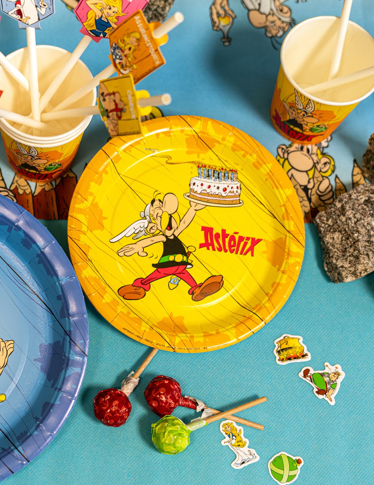 8 malých Asterixových 18 kartonových talířů cm