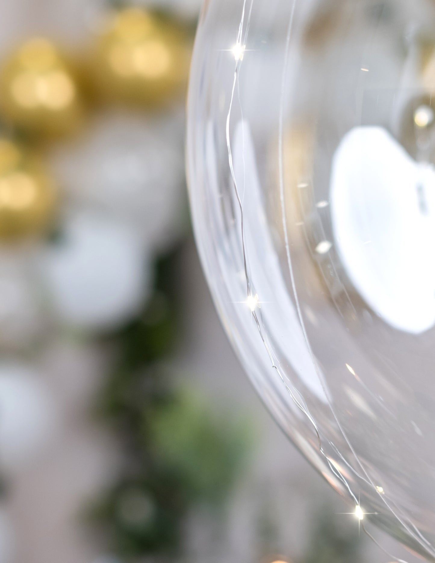 Průhledný křišťálový bublinkový balónek s bílými LED diodami 25-30 cm