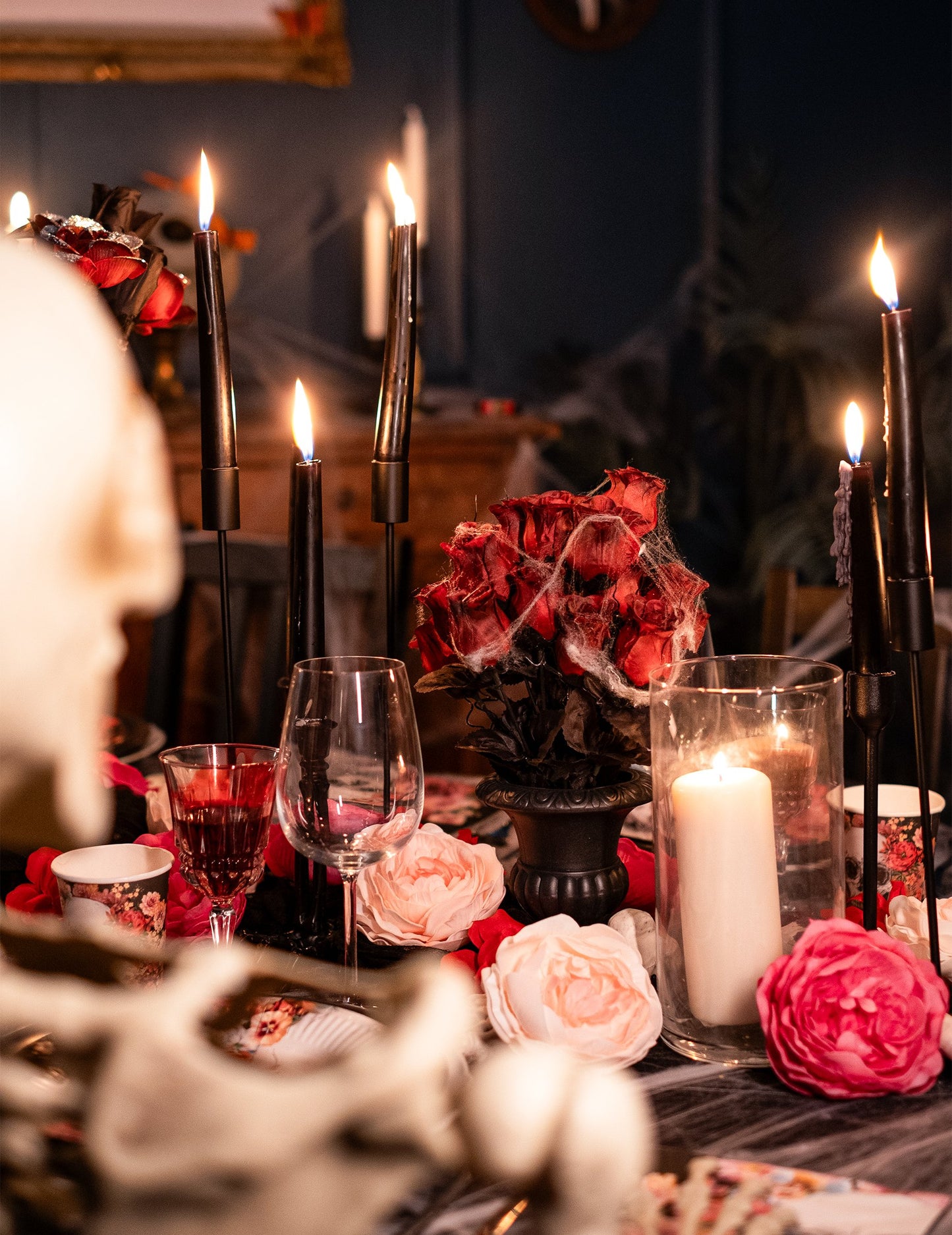 Červená růžová kytice pavouka plátno 35 cm Halloween
