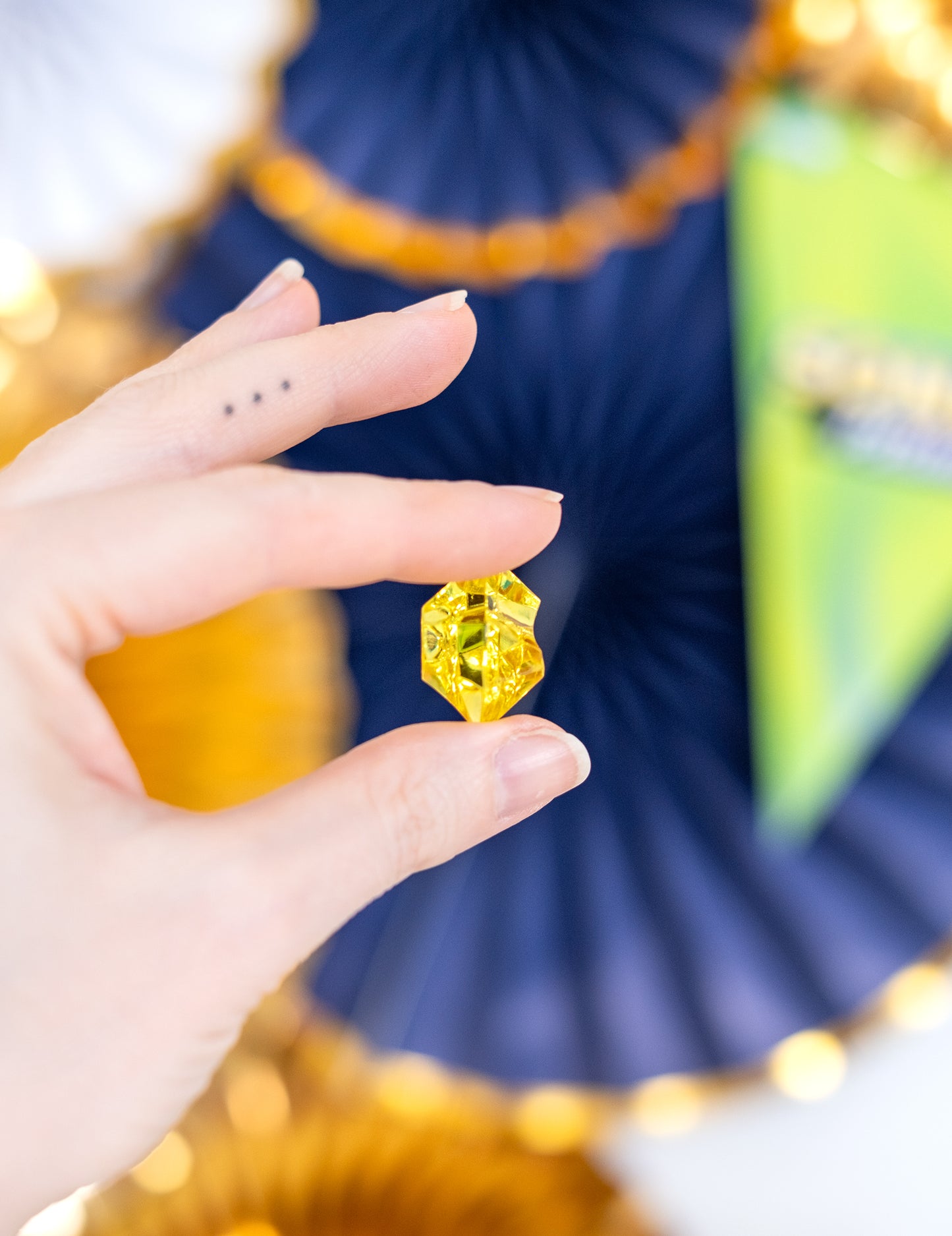 Pirátská kabelka s umělými drahokamy