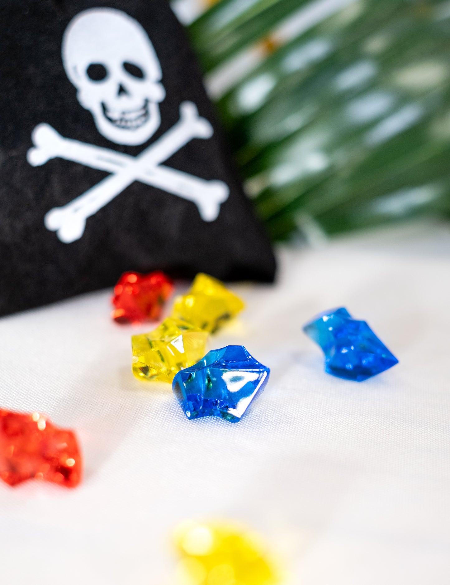 Pirátská kabelka s umělými drahokamy