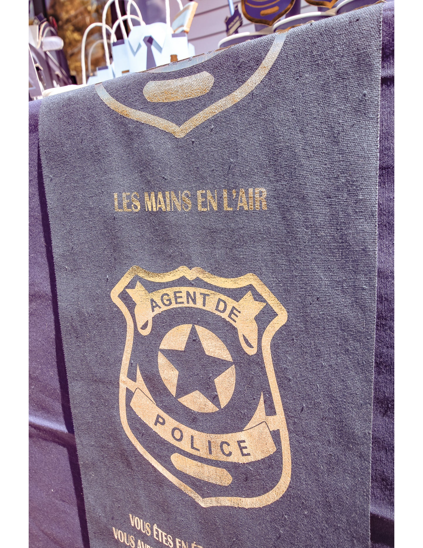 Ubrus na stůl s motivem policejního motivu v námořnicky modré a zlaté barvě 28 cm x 5 m