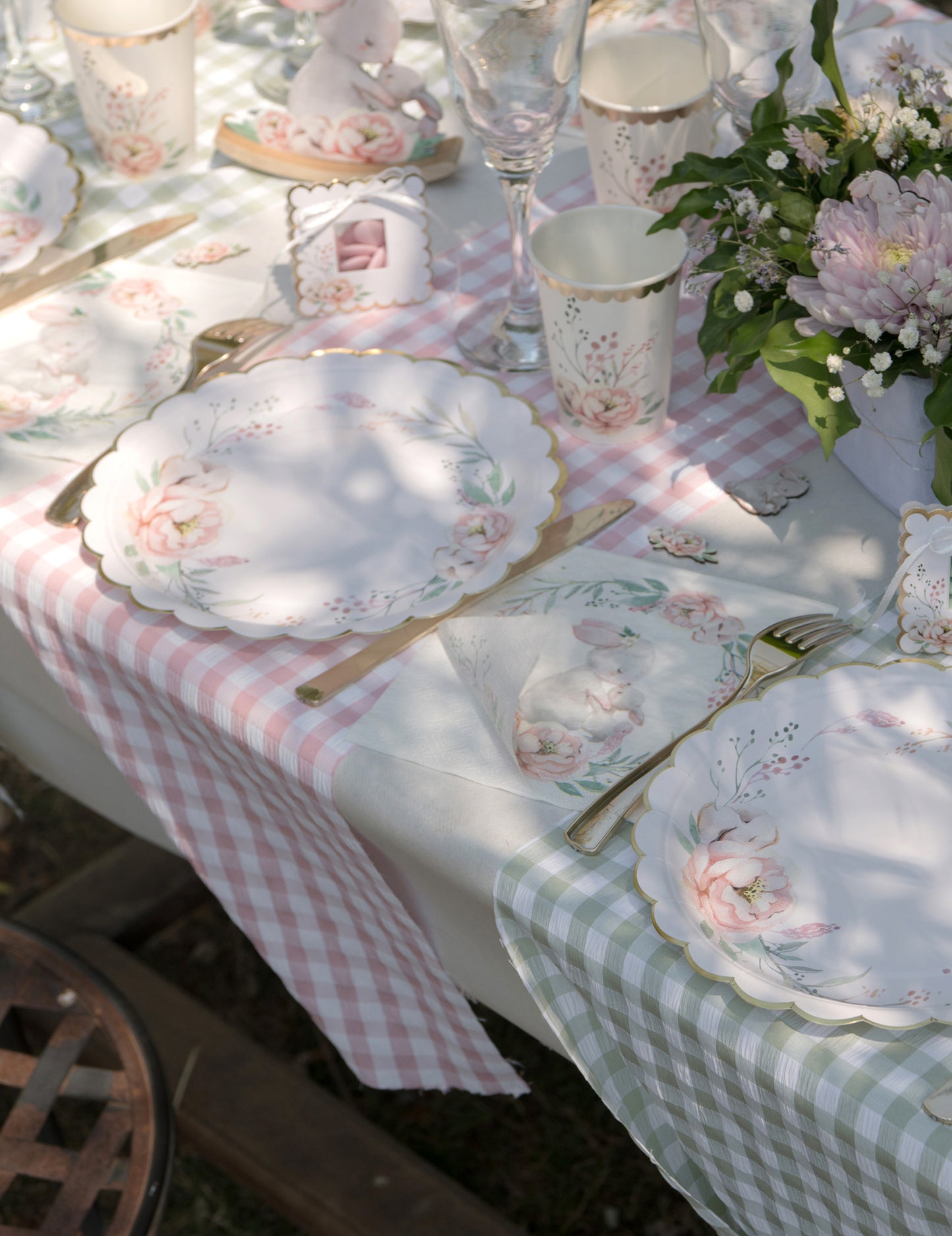 Růžový ginghamový běhoun na stůl 26 cm x 3 m motiv guety