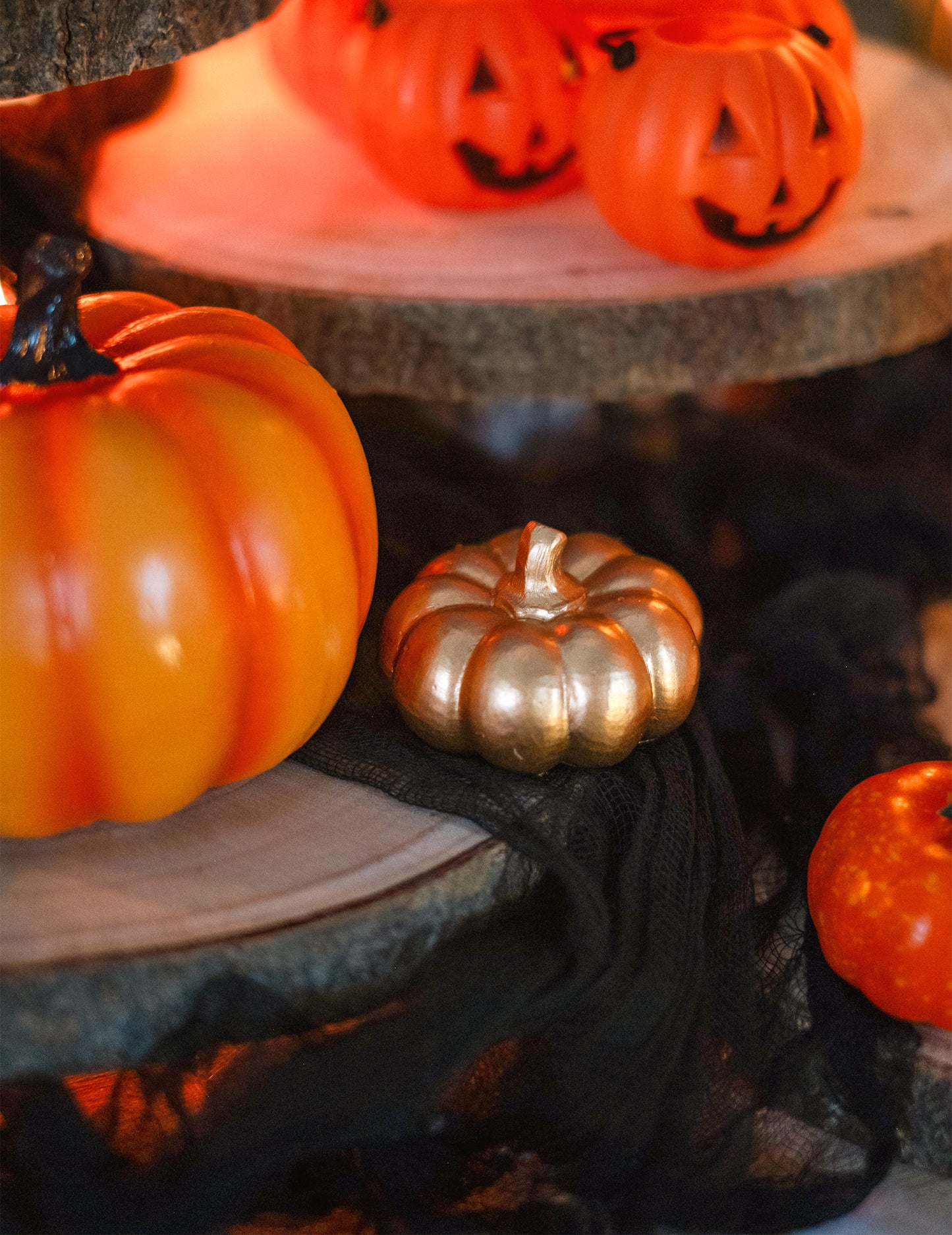 Zlatá pryskyřičná dýně 6,5 cm