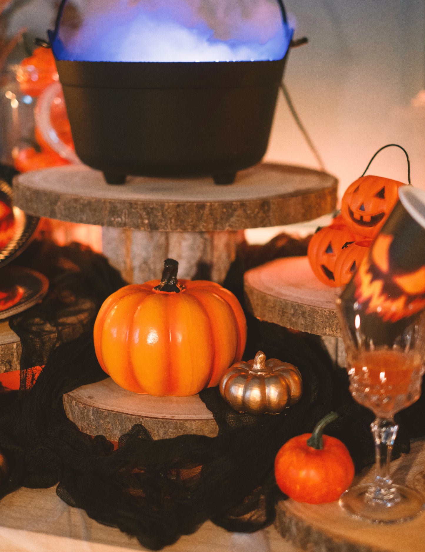 Zlatá pryskyřičná dýně 6,5 cm