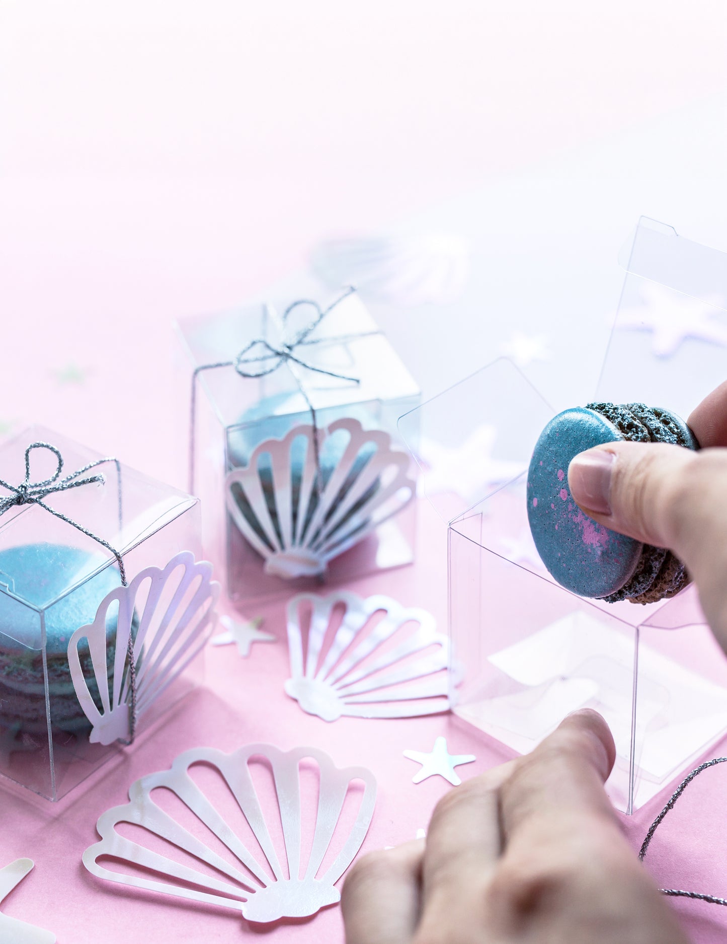 Duhové stolní konfety z mušlí 23g