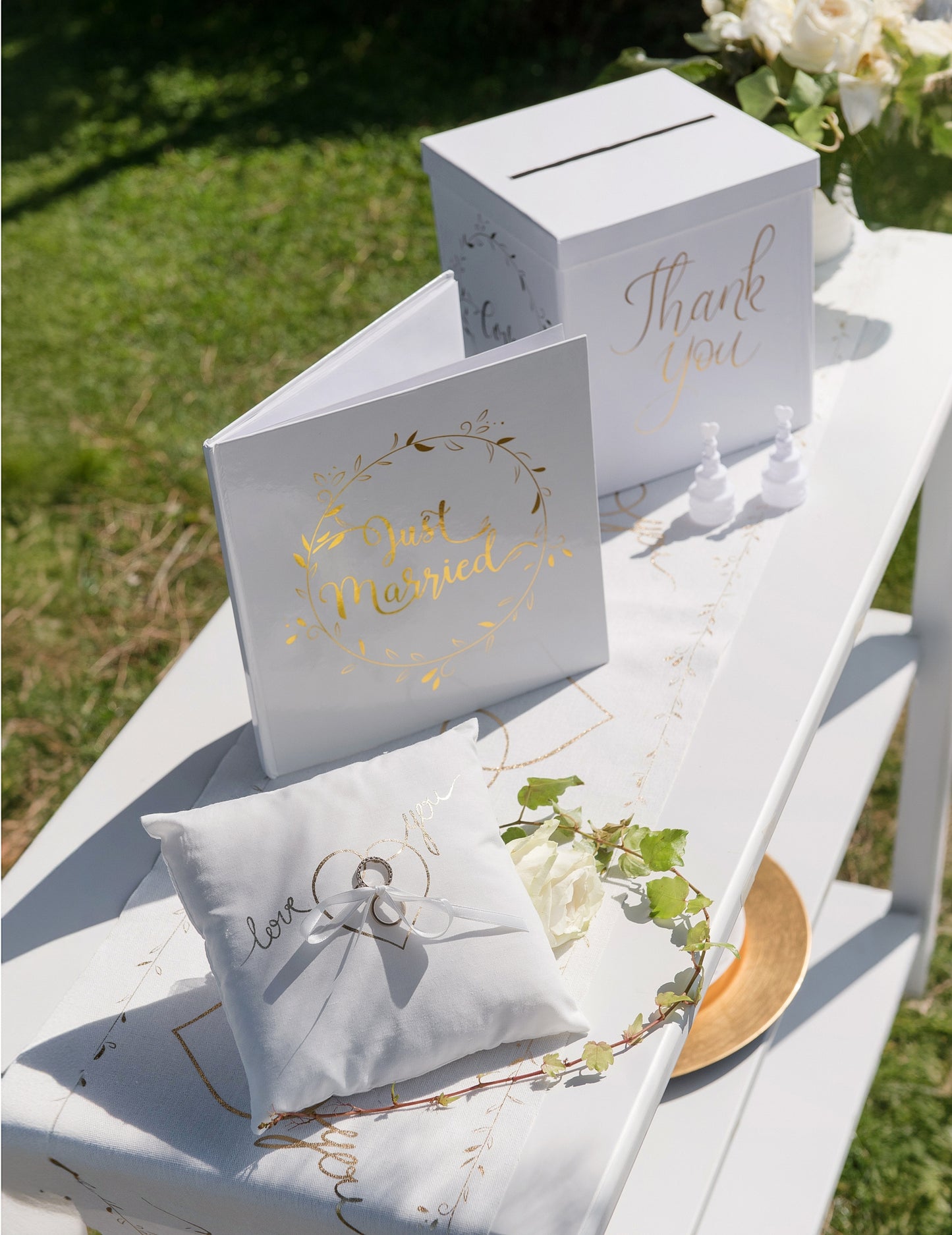 Bílo-zlatý polštářek na snubní prsten Love You 18 x 18 cm