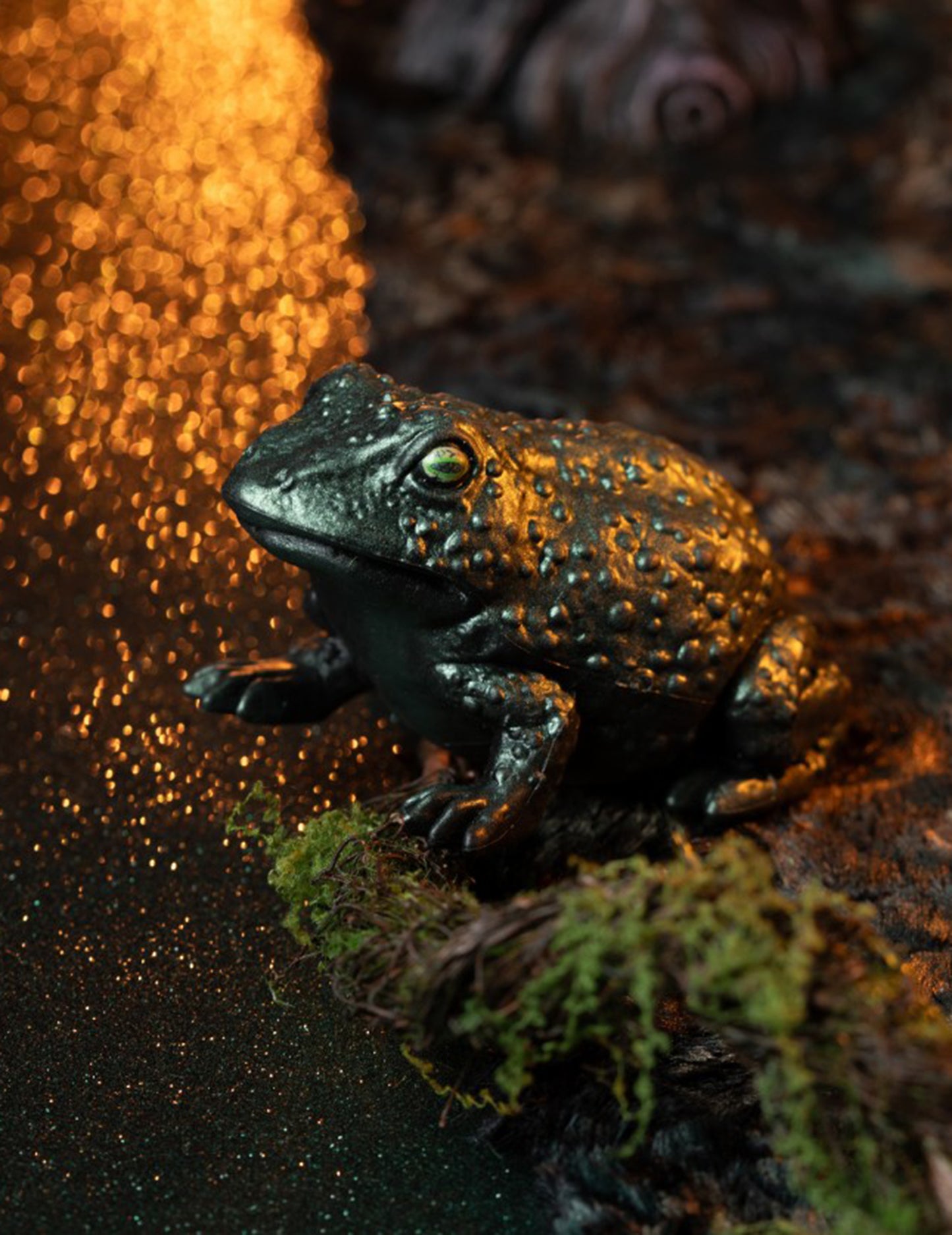 Iridescent Green Plastic Toad 12.5 cm