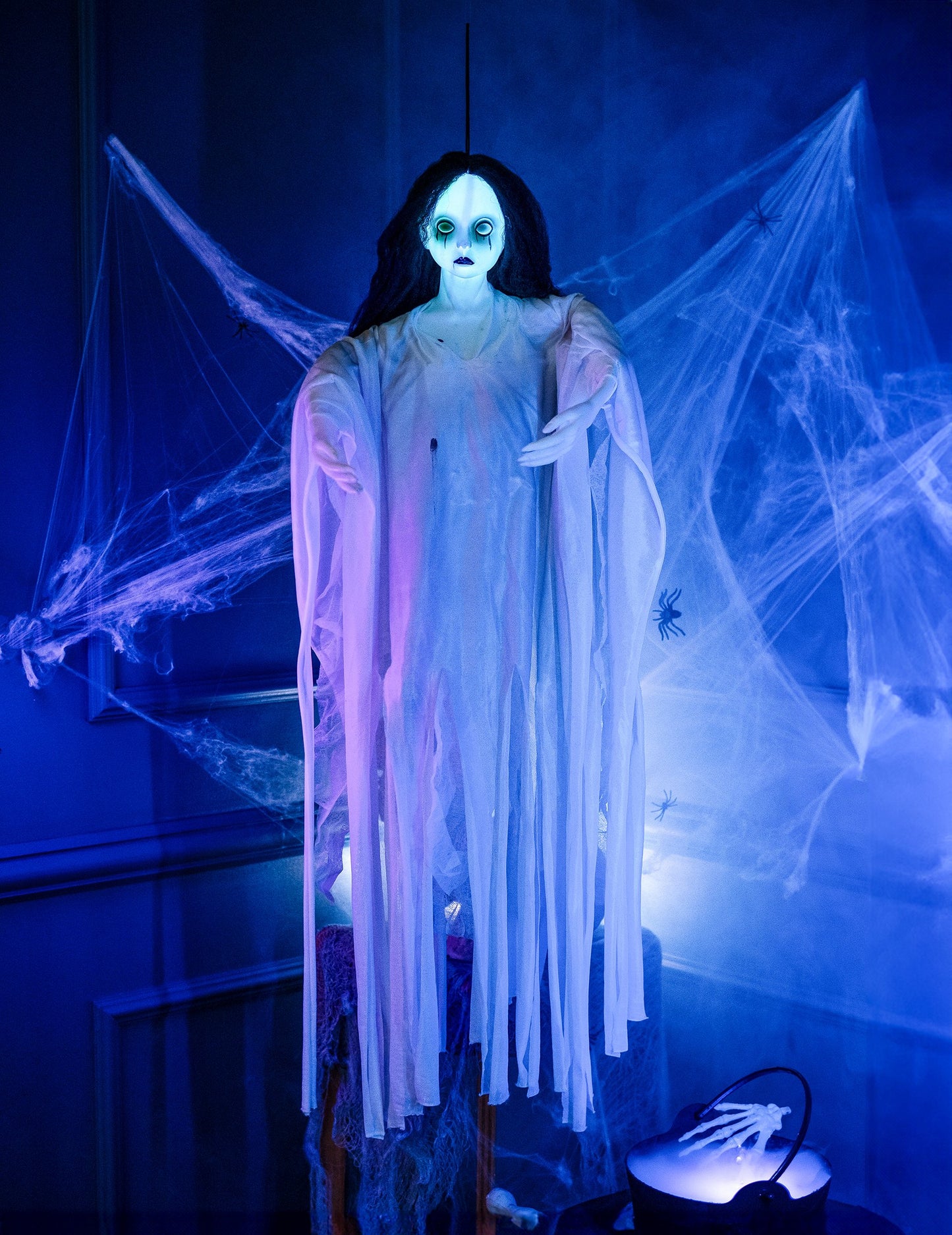 Závěsná dekorace bílá dámská lampička 90 cm Halloween