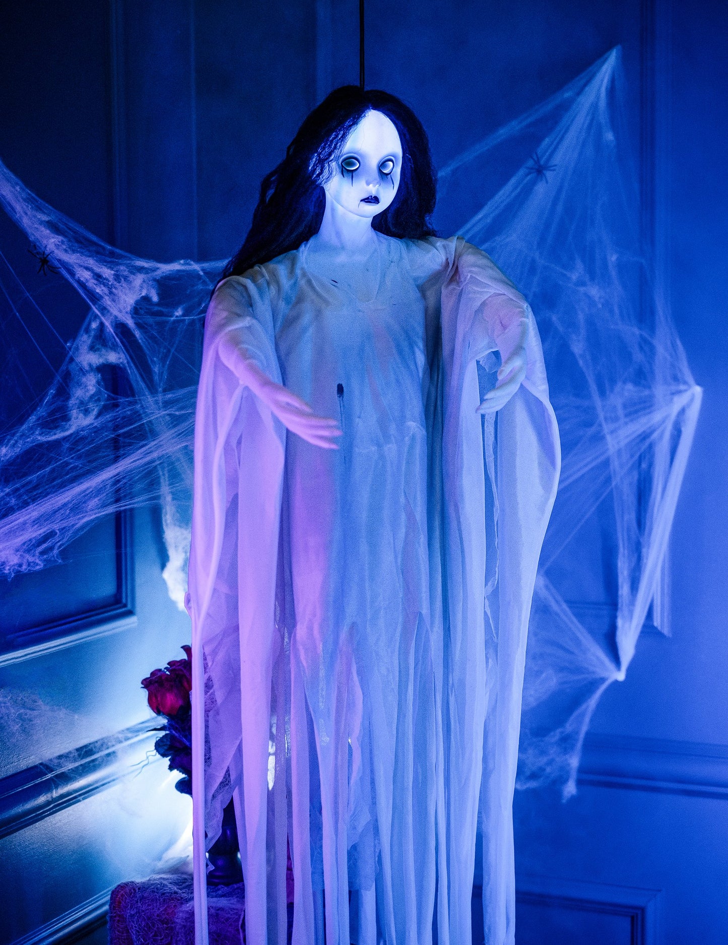 Závěsná dekorace bílá dámská lampička 90 cm Halloween