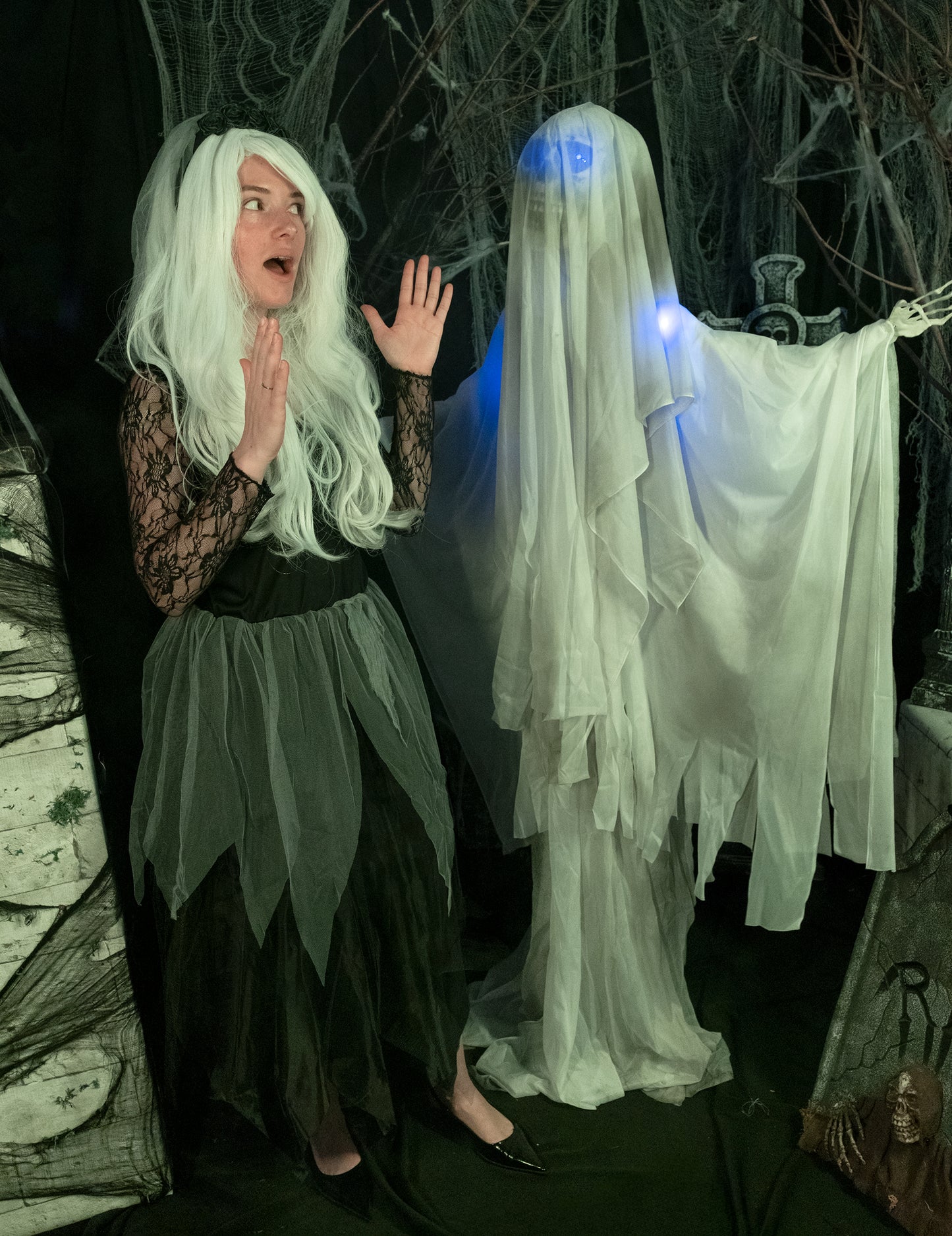 Animovaná dekorace sténajícího ducha 170 cm