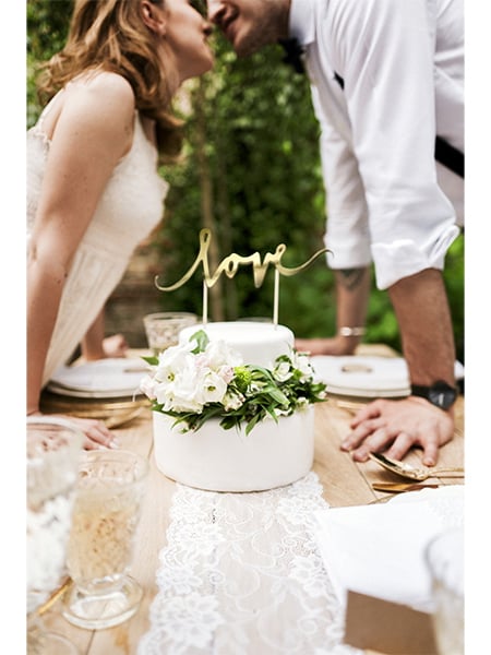 Zlatá dekorace na dort love 16,5 x 23 cm na svatbu