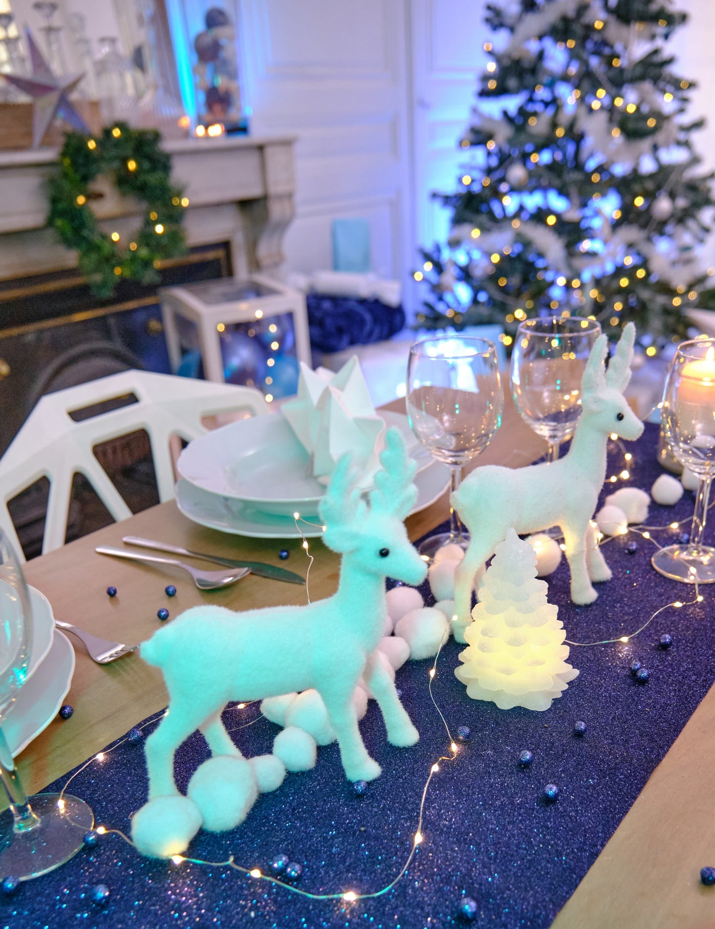 Dekorace bílého soba 13 cm na Vánoce