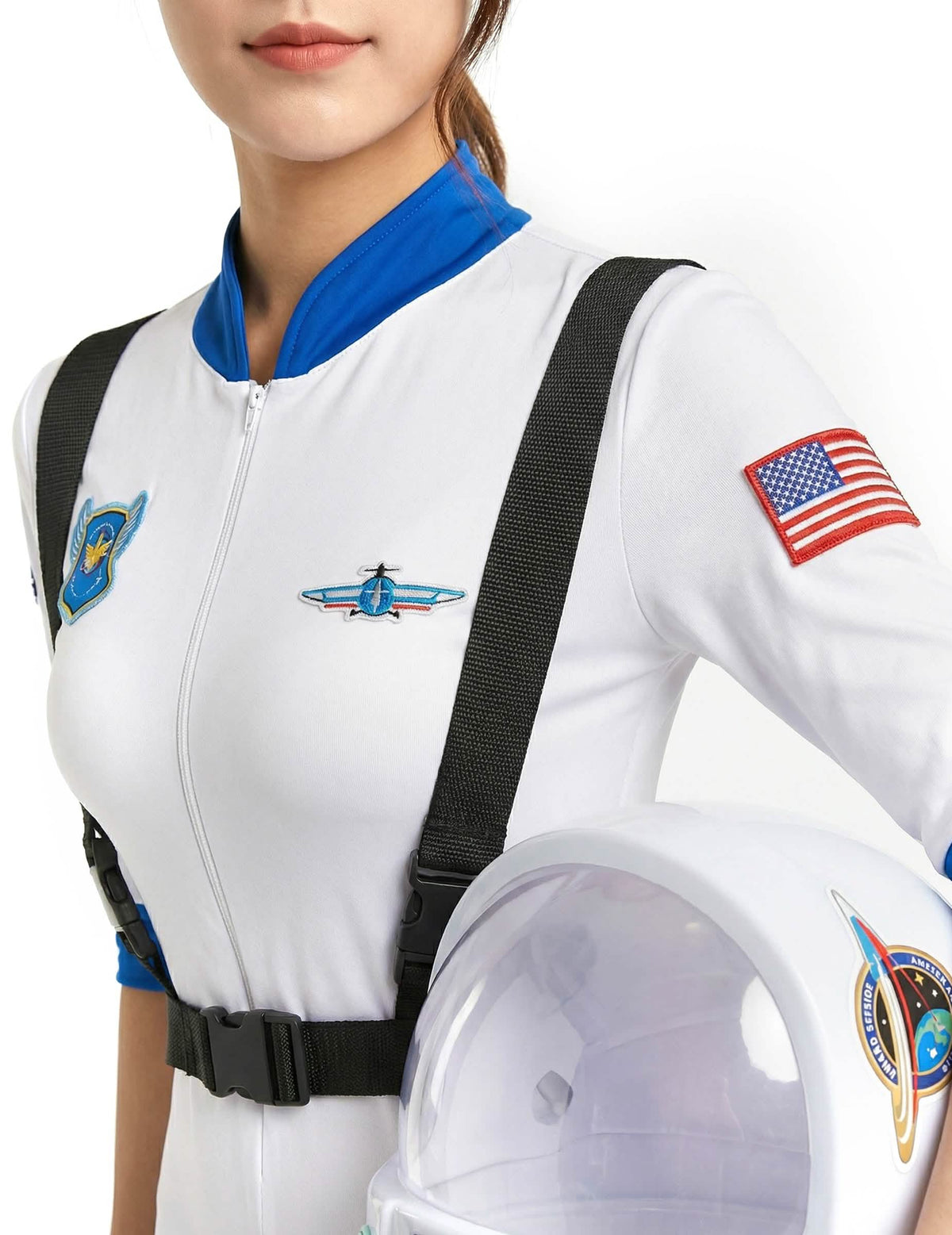 Detail na nášivky a popruhy kostýmu astronauti