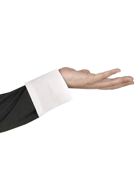 Détail du poignet blanc du déguisement de demoiselle gothique
