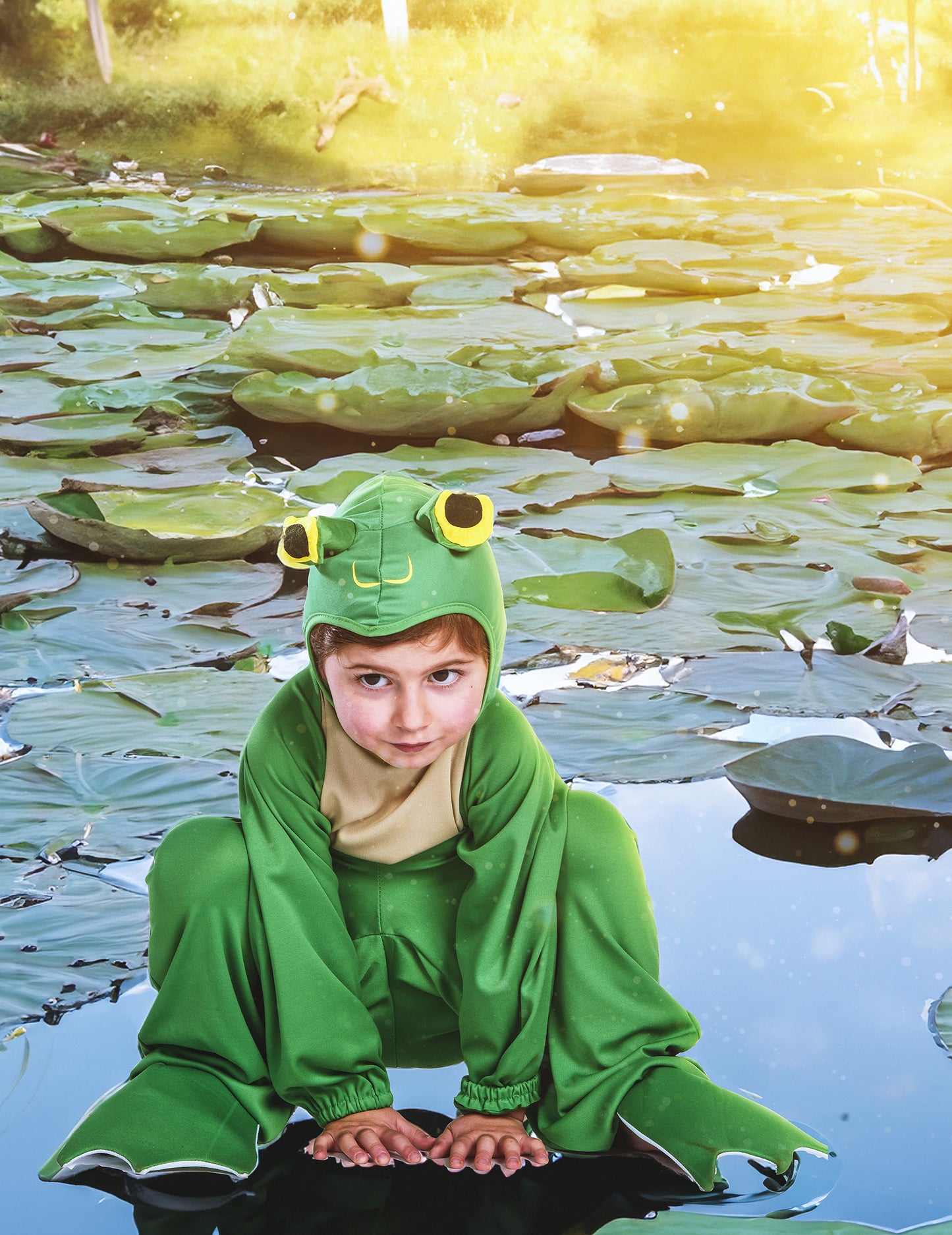 Scéna na leknínech s dětským kostýmem žáby