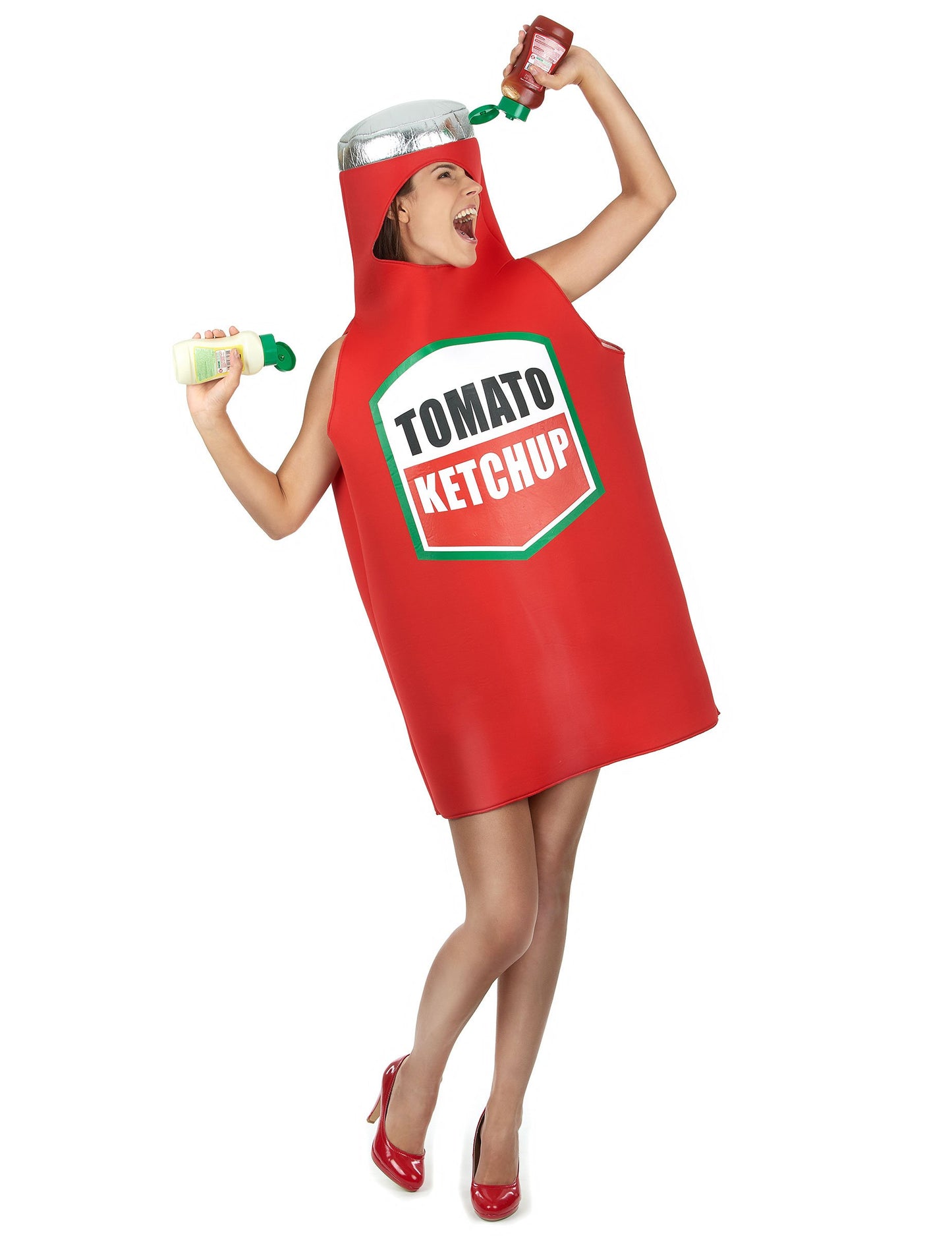 Vue de face en situation du déguisement ketchup pour adulte